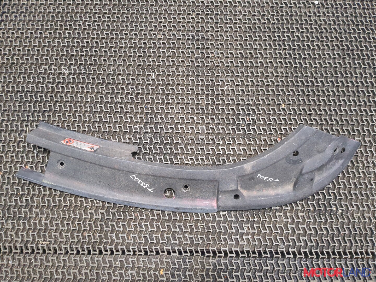 Накладка замка капота Audi TT 1998-2006 1.8 л. 2004 AUM б/у #1