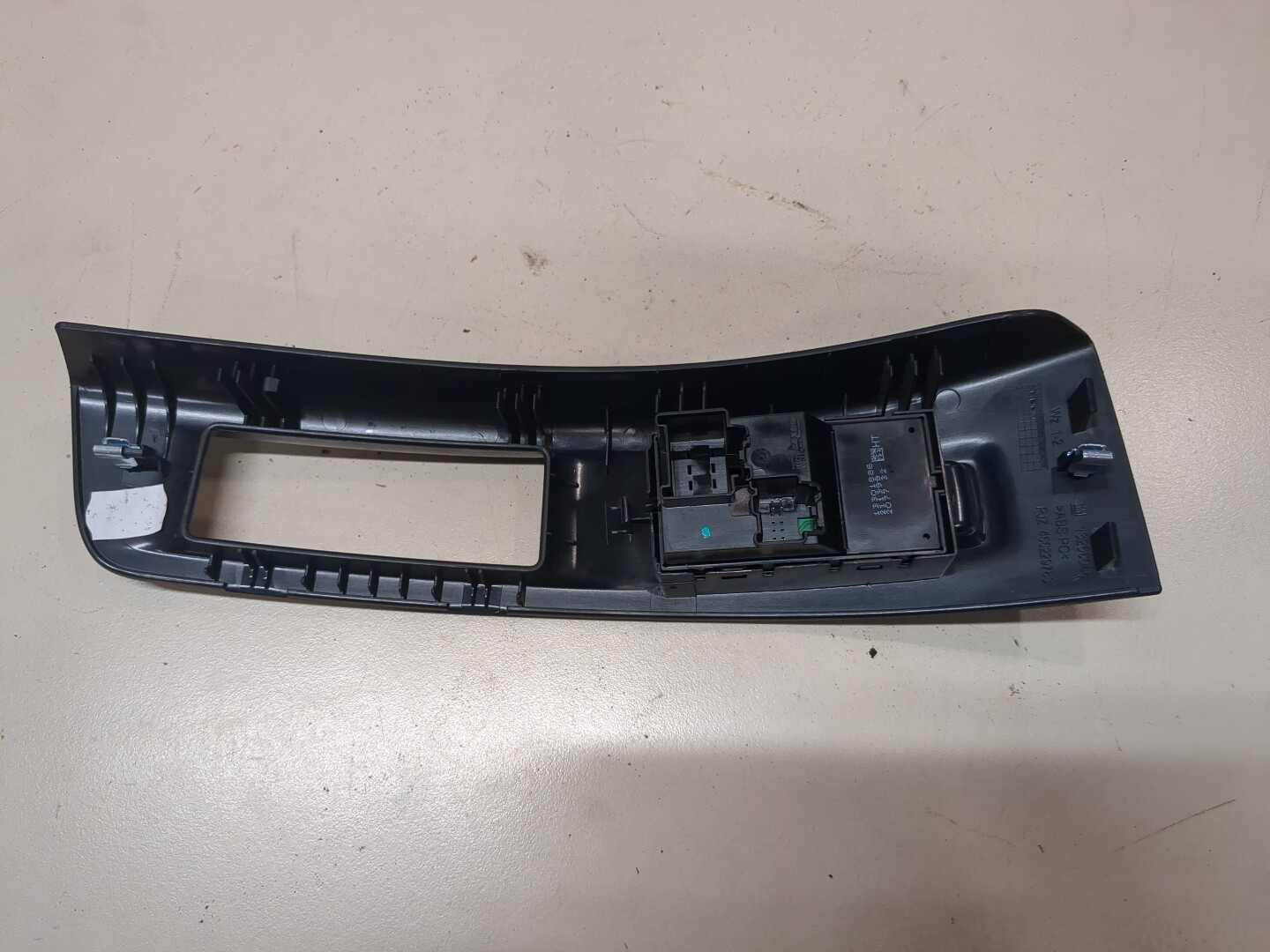 Кнопка стеклоподъемника