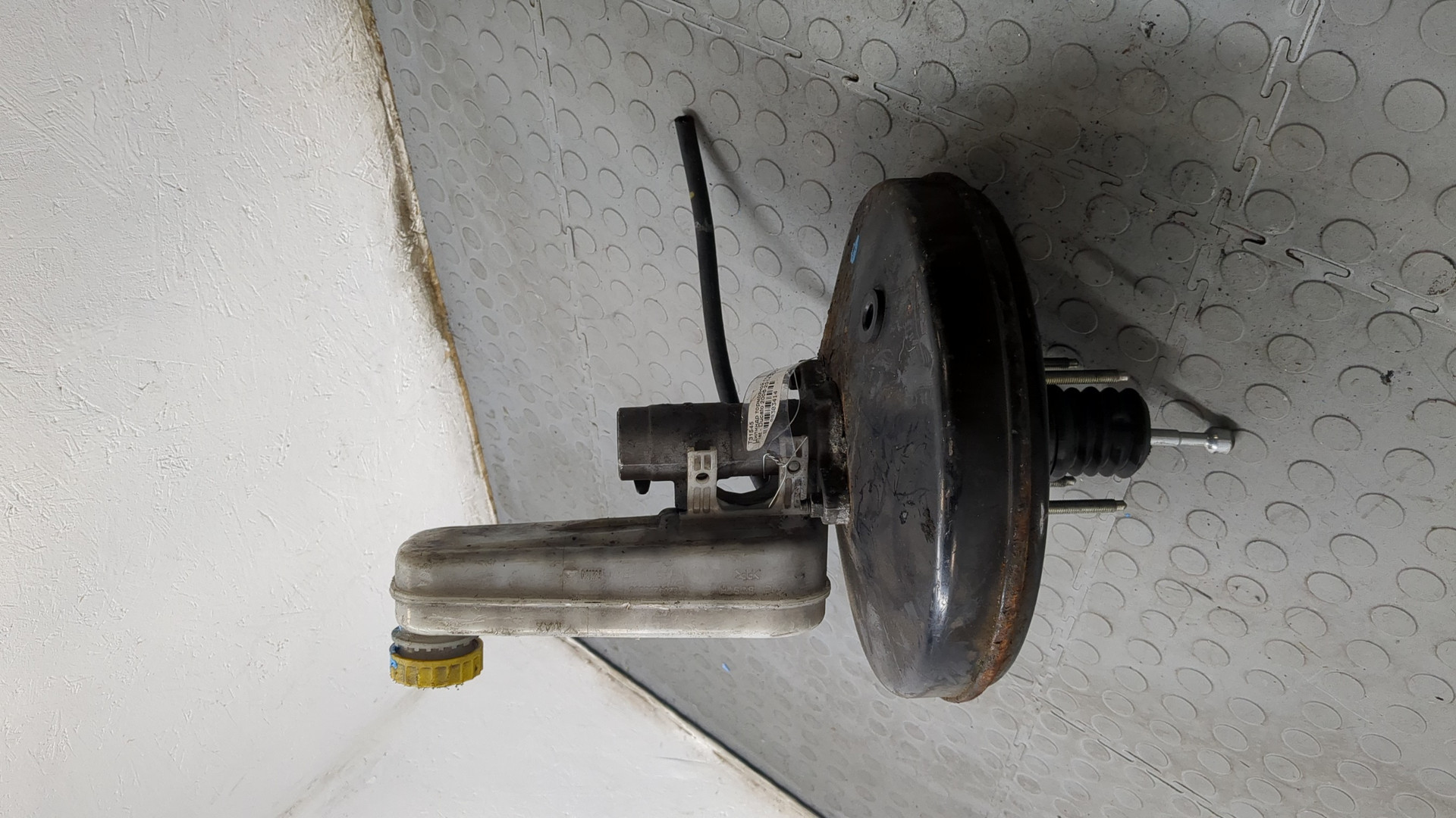 Цилиндр тормозной главный