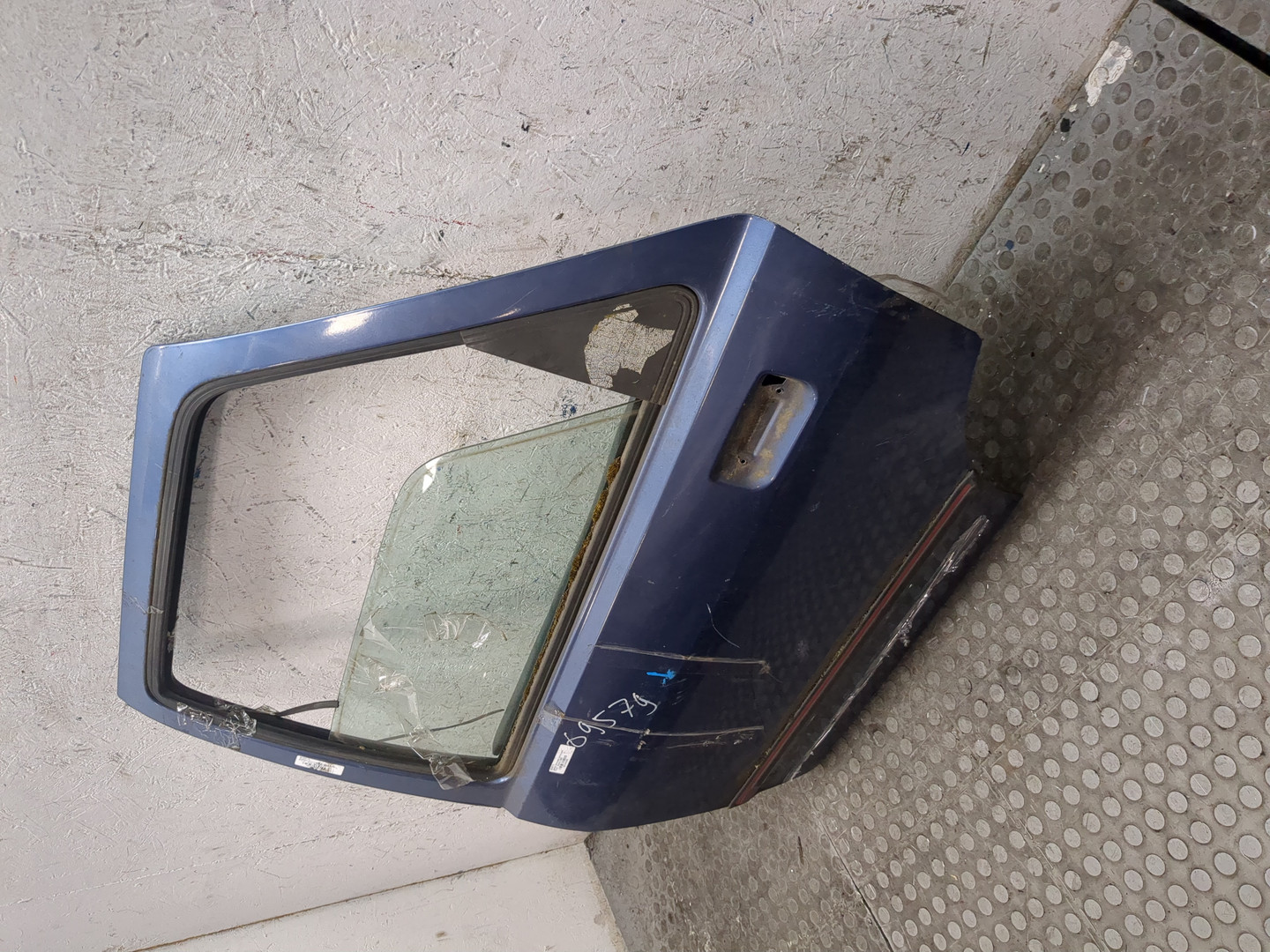 Дверь задняя левая