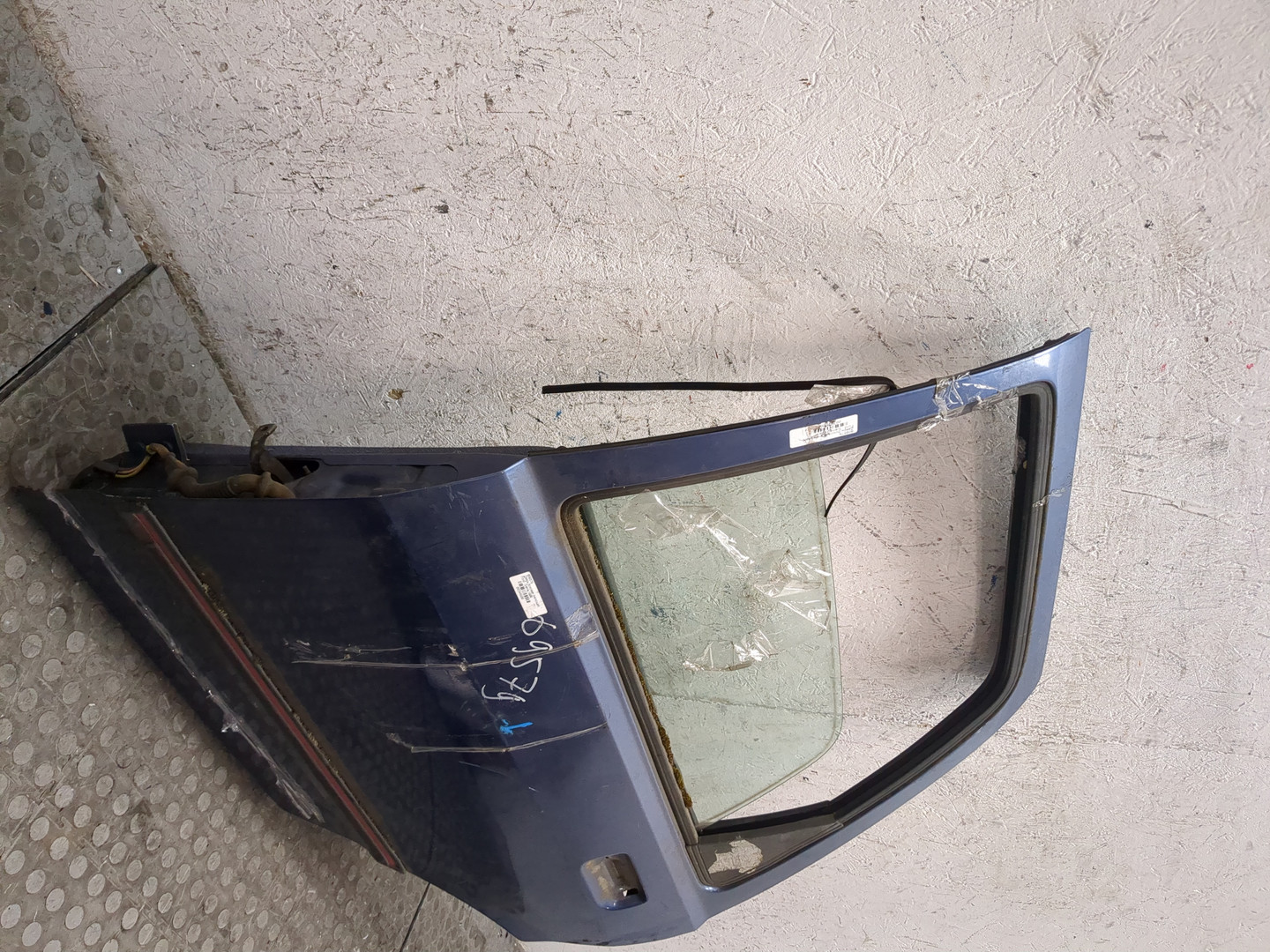 Дверь задняя левая