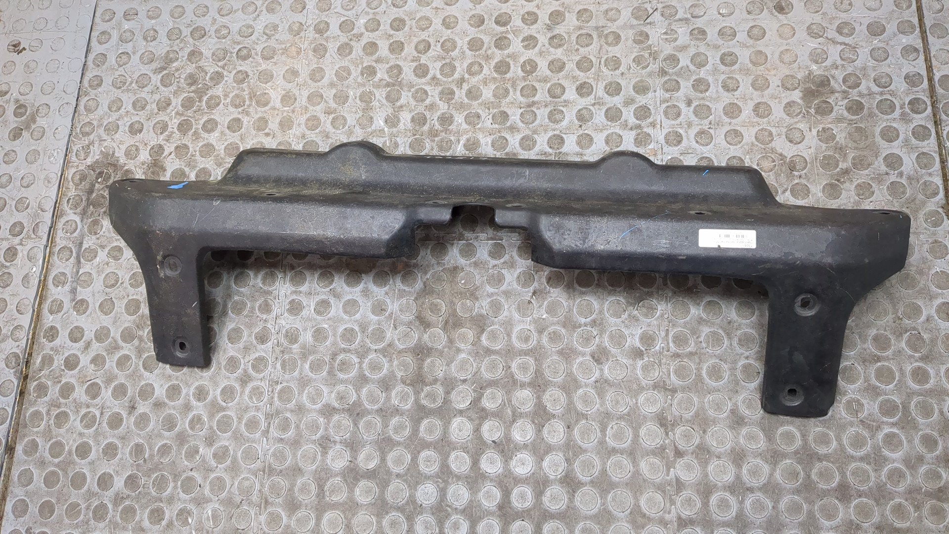 Кожух замка капота