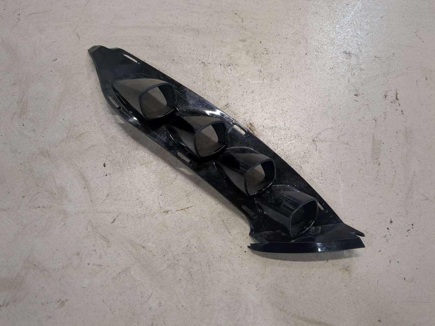 Кронштейн фар правый