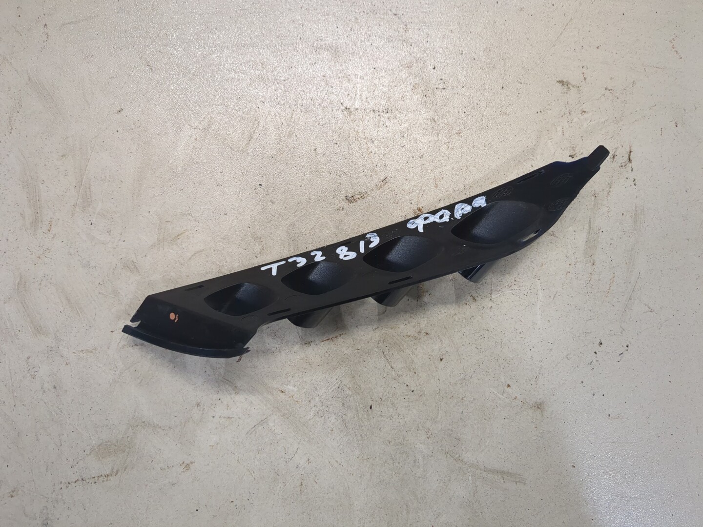 Кронштейн фар правый