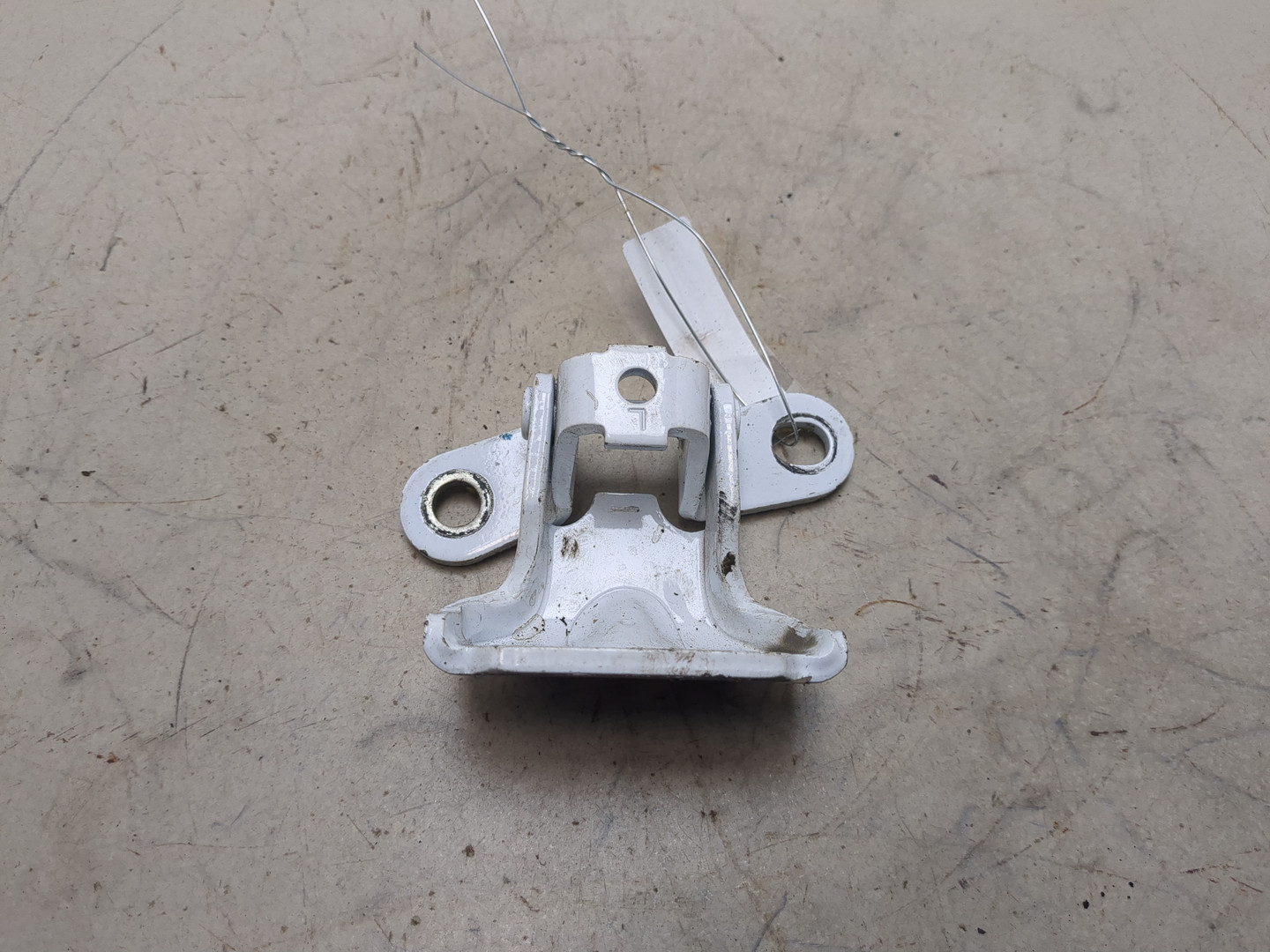 Петля двери