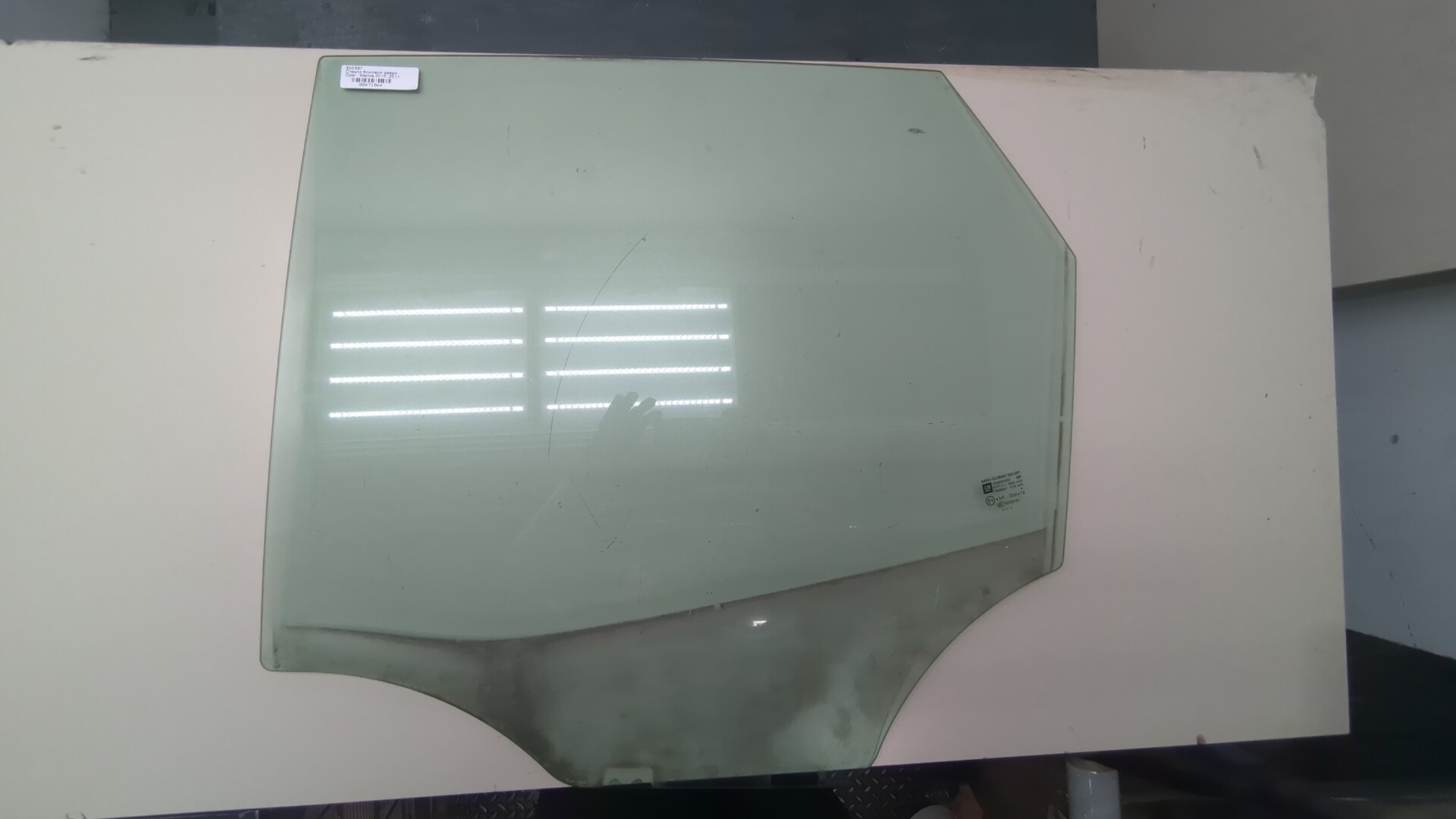 Стекло двери задней левой