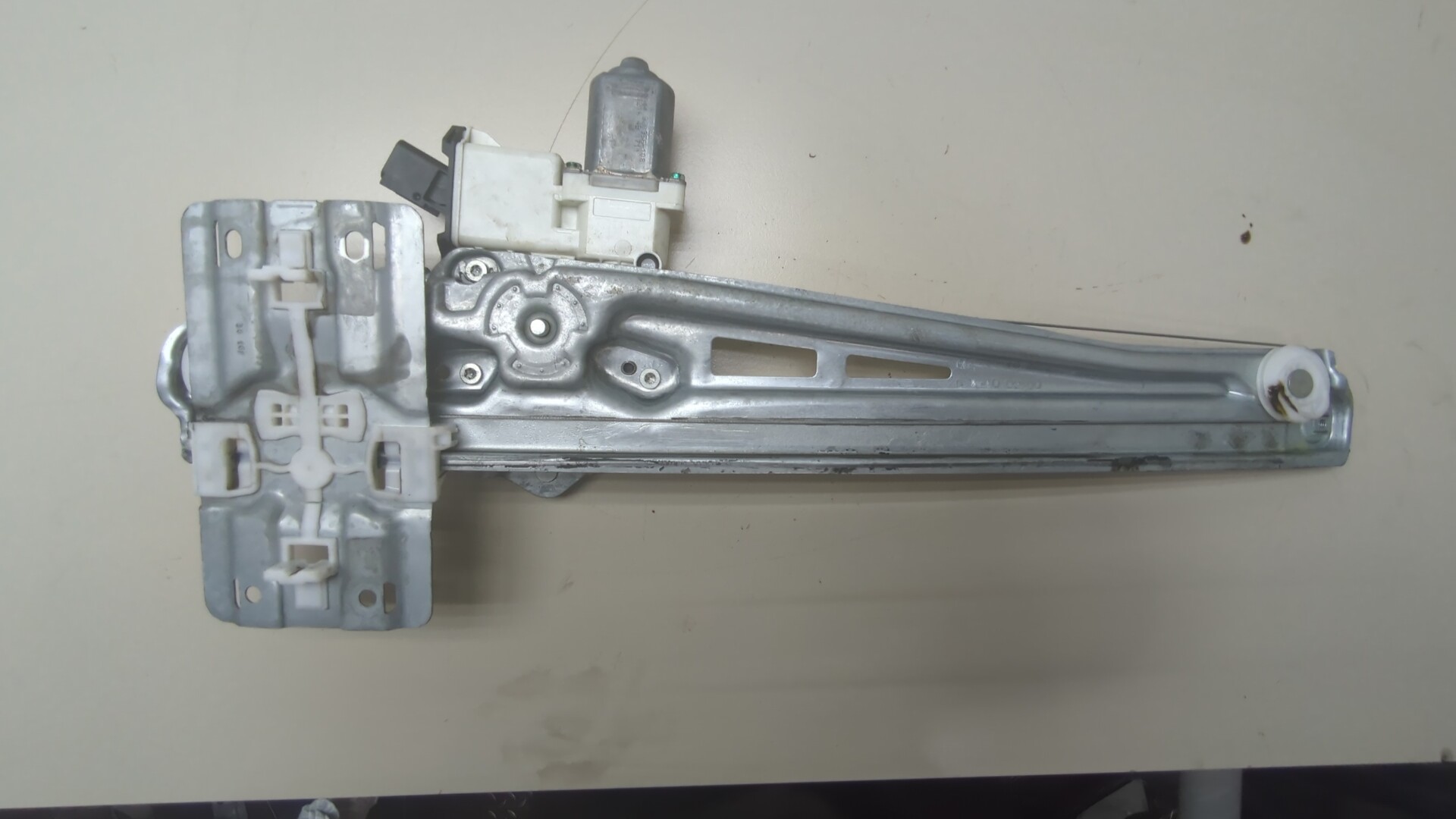 Стеклоподъемник электр. передний левый