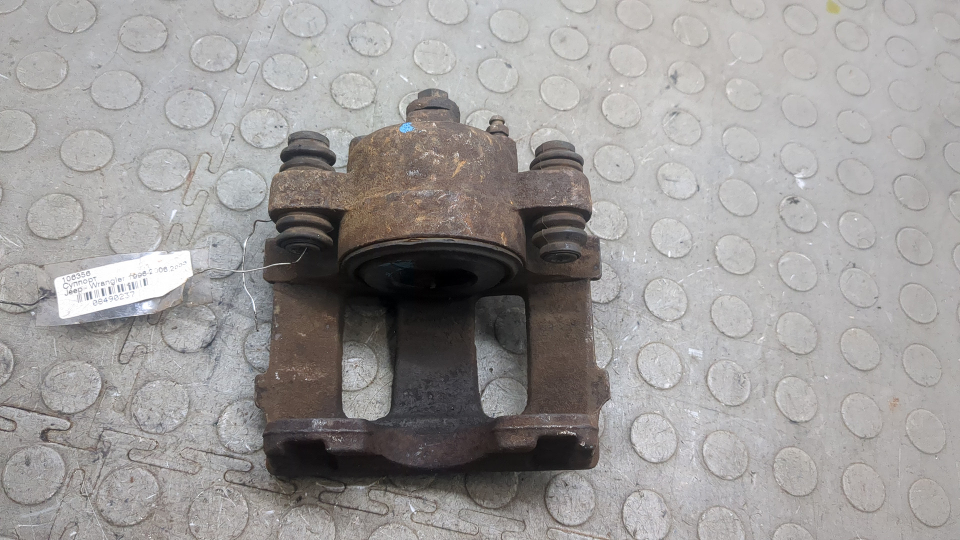 Суппорт передний левый