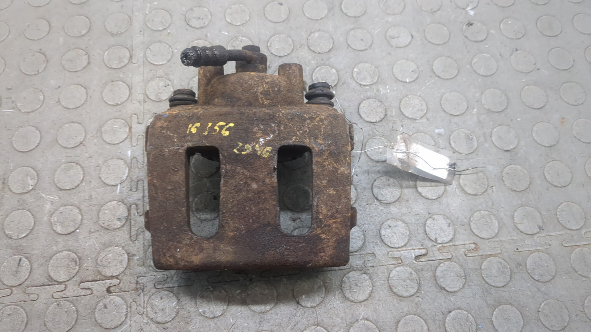 Суппорт передний левый