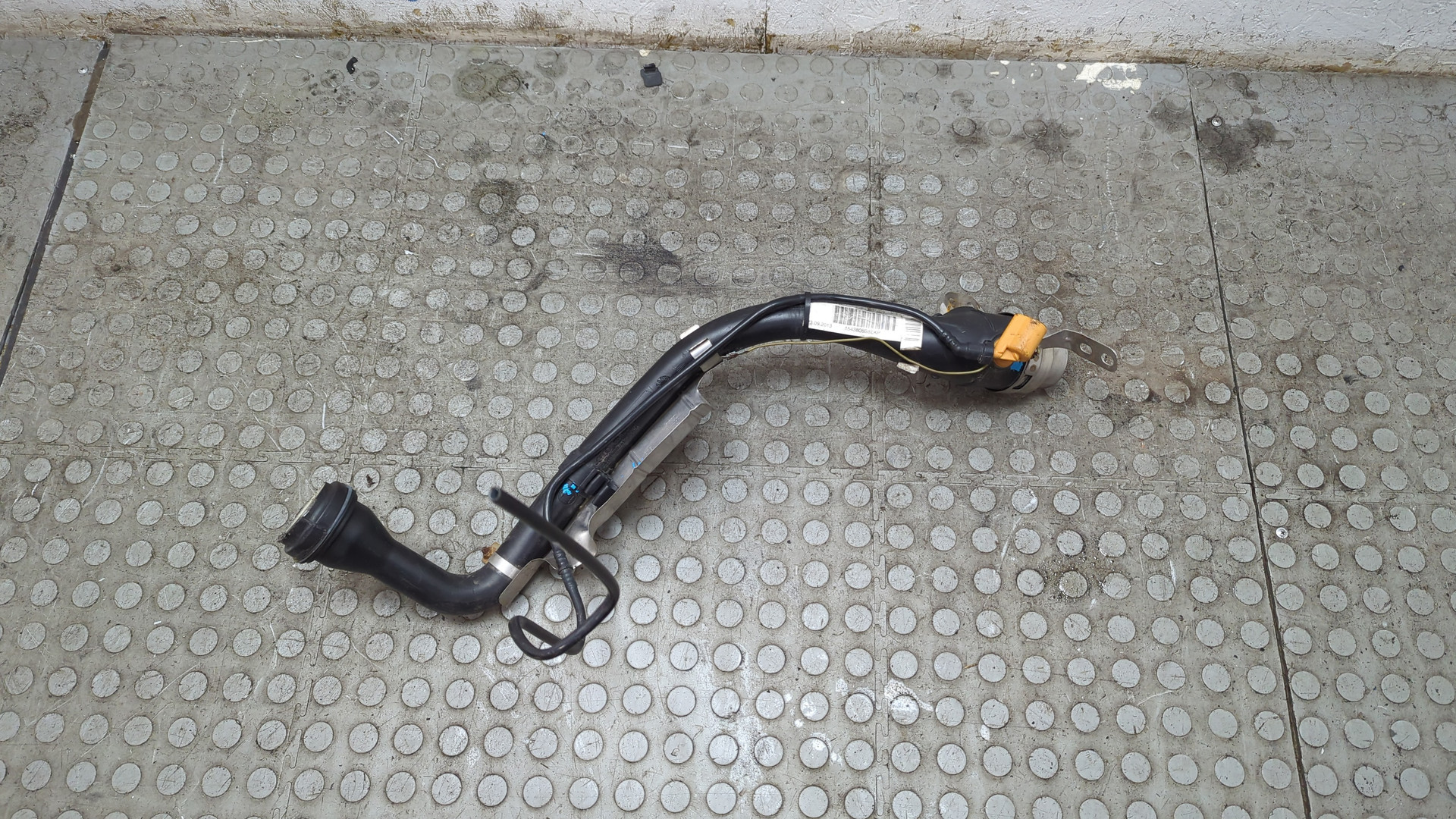 Горловина топливного бака