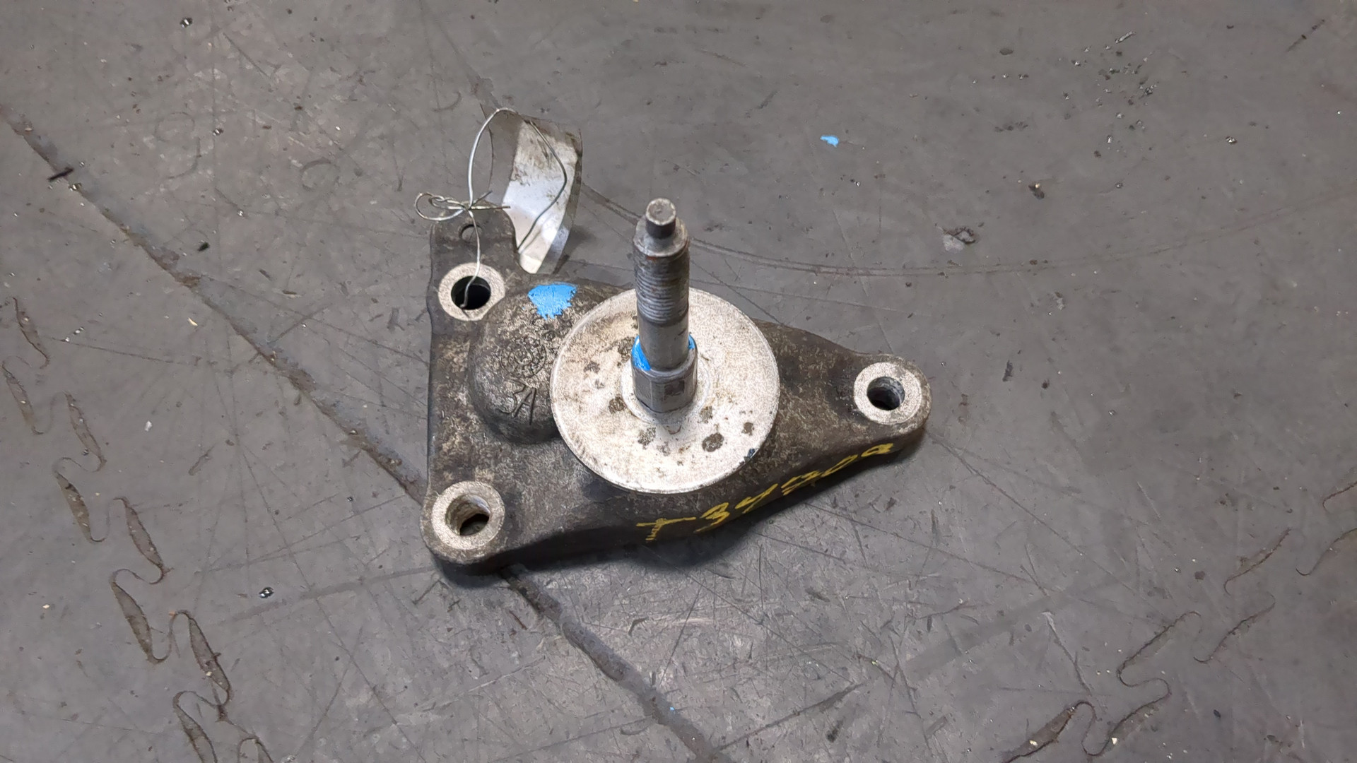 Кронштейн двигателя