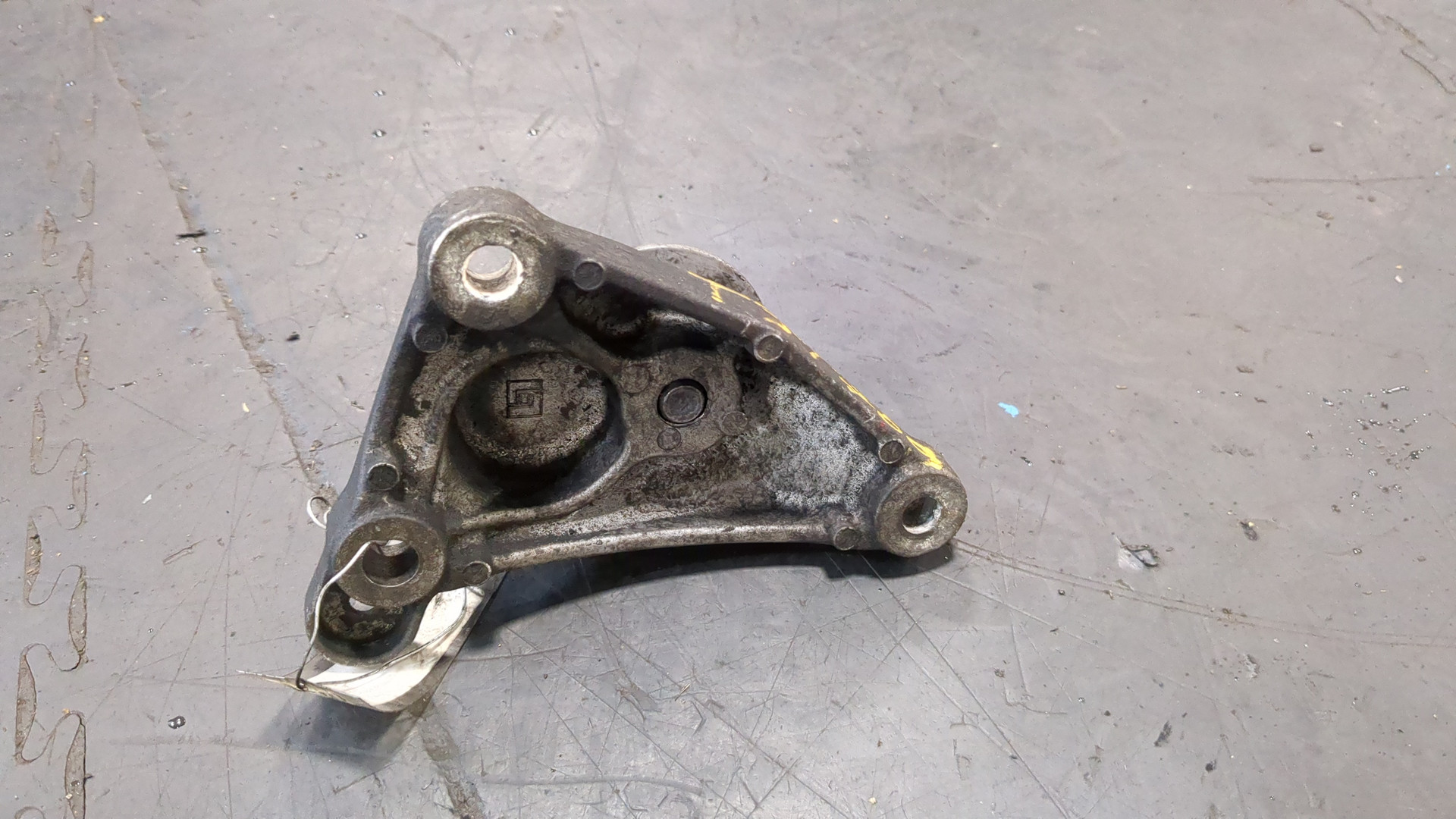 Кронштейн двигателя