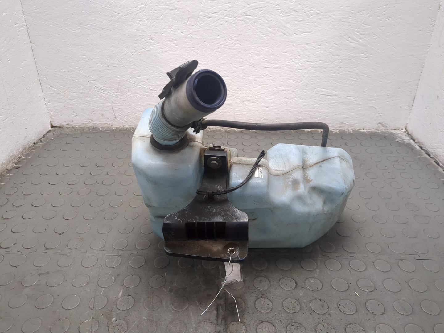 Бачок омывателя лобового стекла