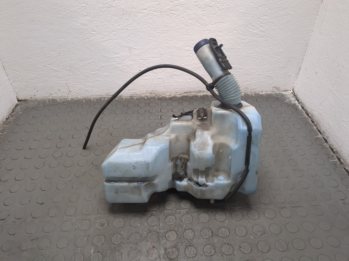 Бачок омывателя лобового стекла