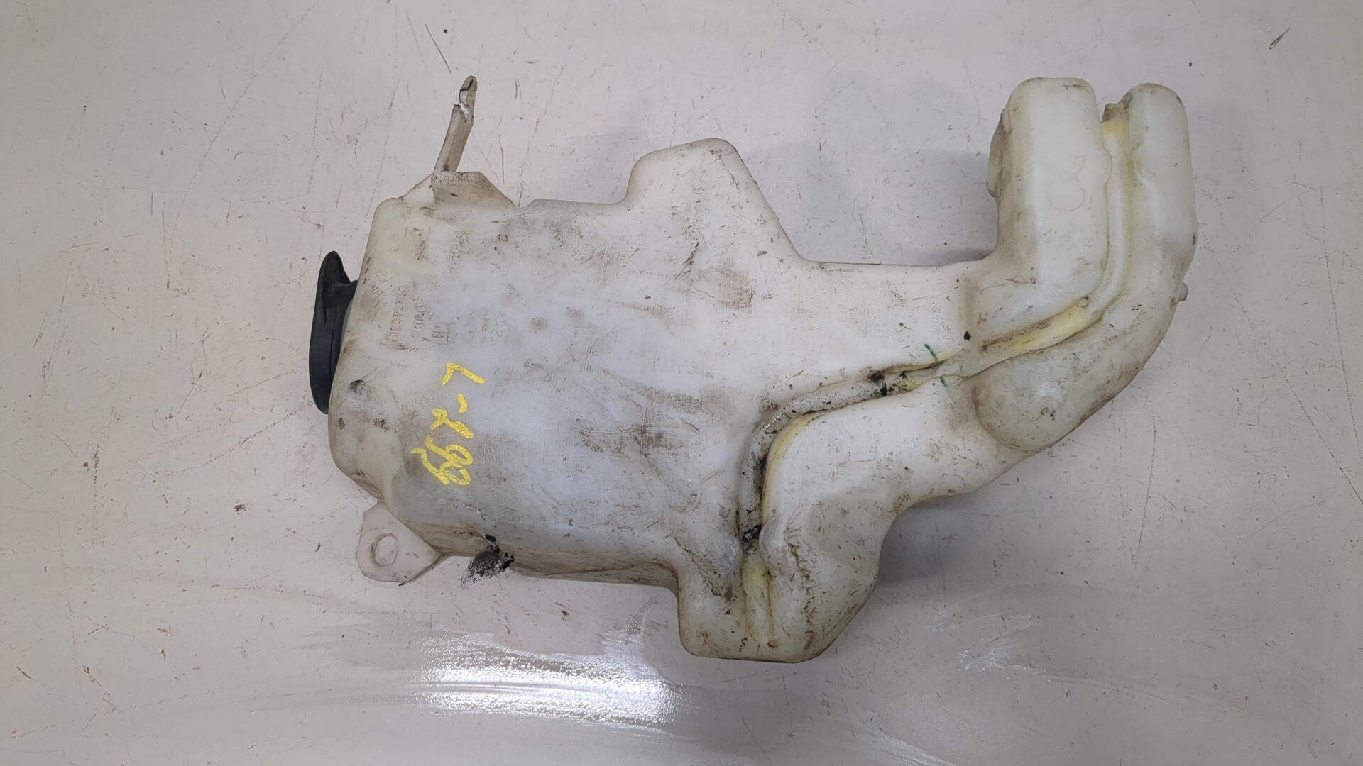 Бачок омывателя лобового стекла