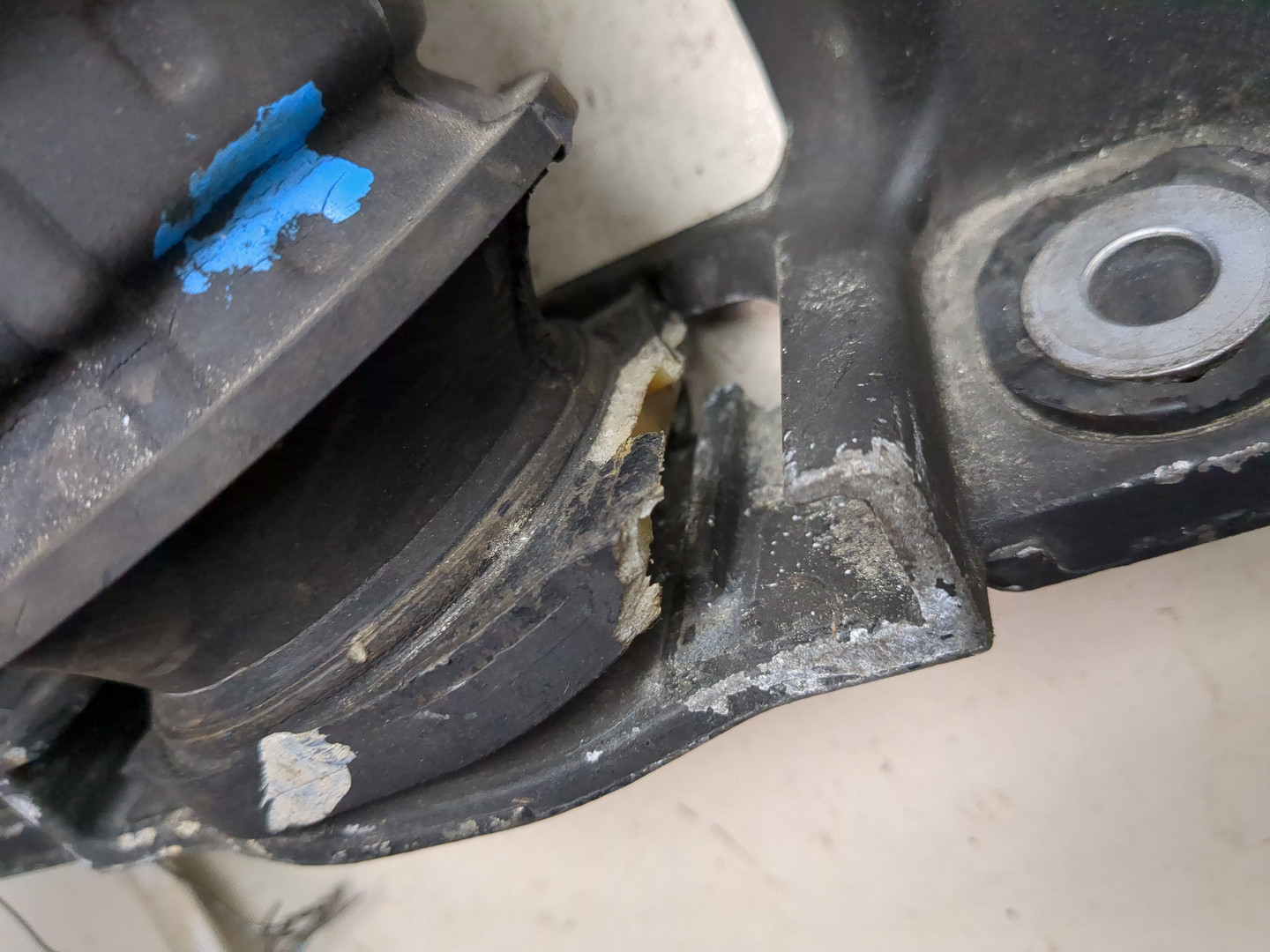 Опора двигателя