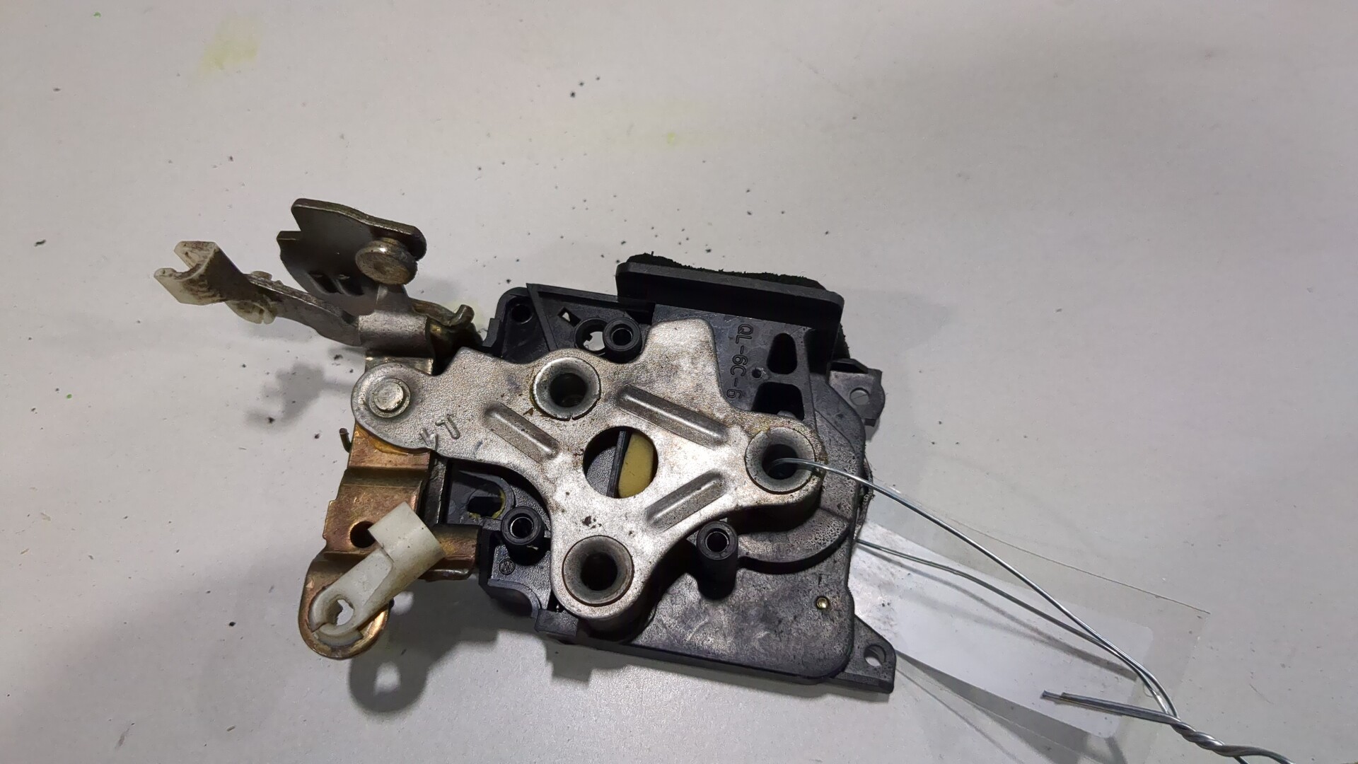 Замок багажника