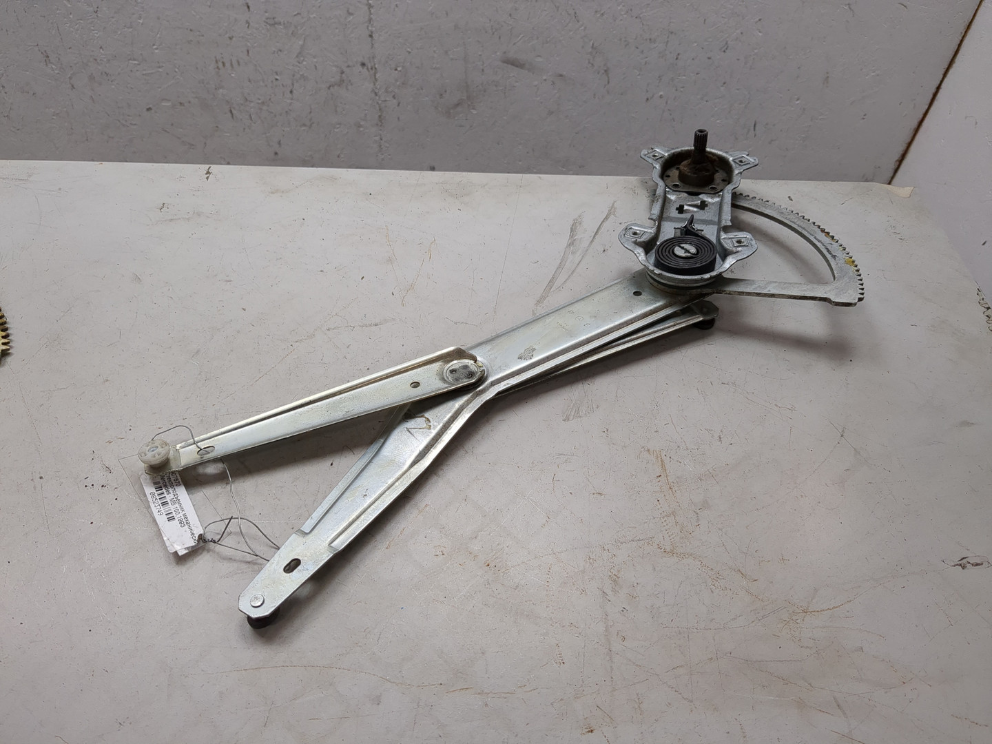 Стеклоподъемник механ. передний правый