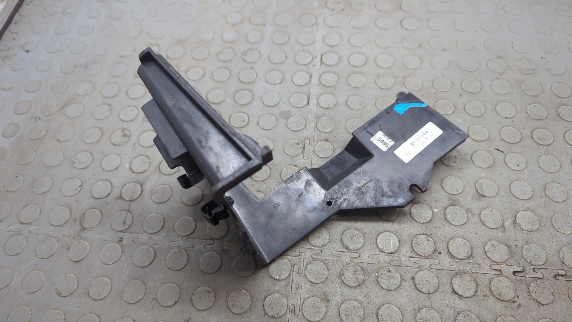 Площадка под аккумулятор (АКБ)