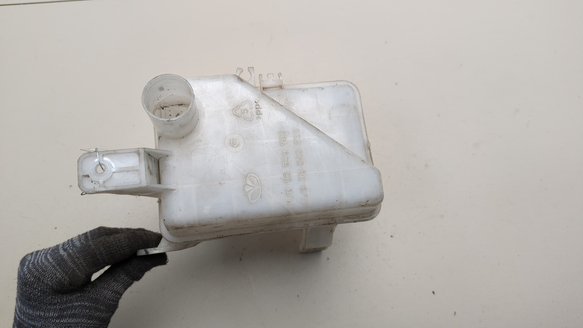 Бачок омывателя лобового стекла