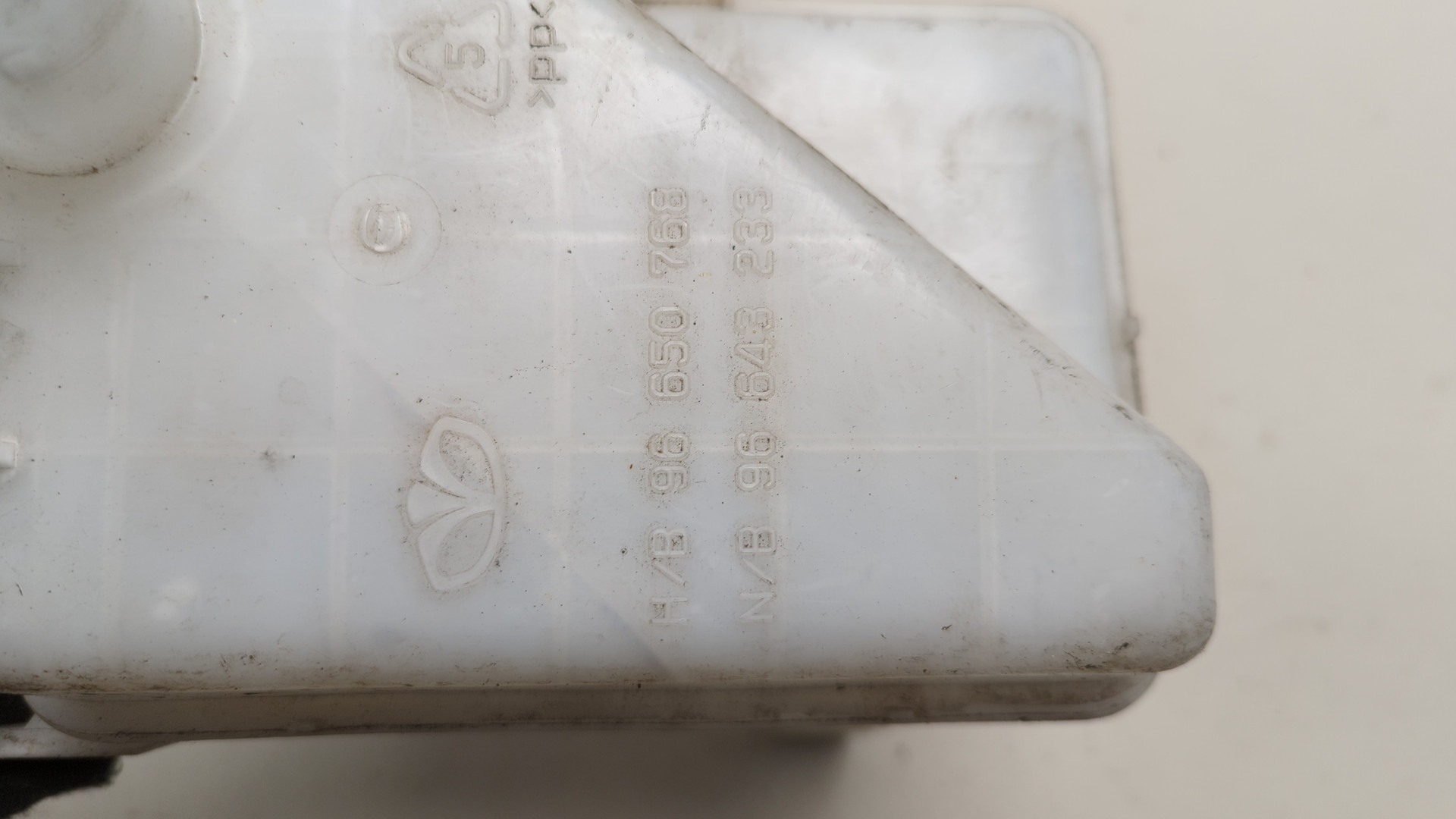 Бачок омывателя лобового стекла