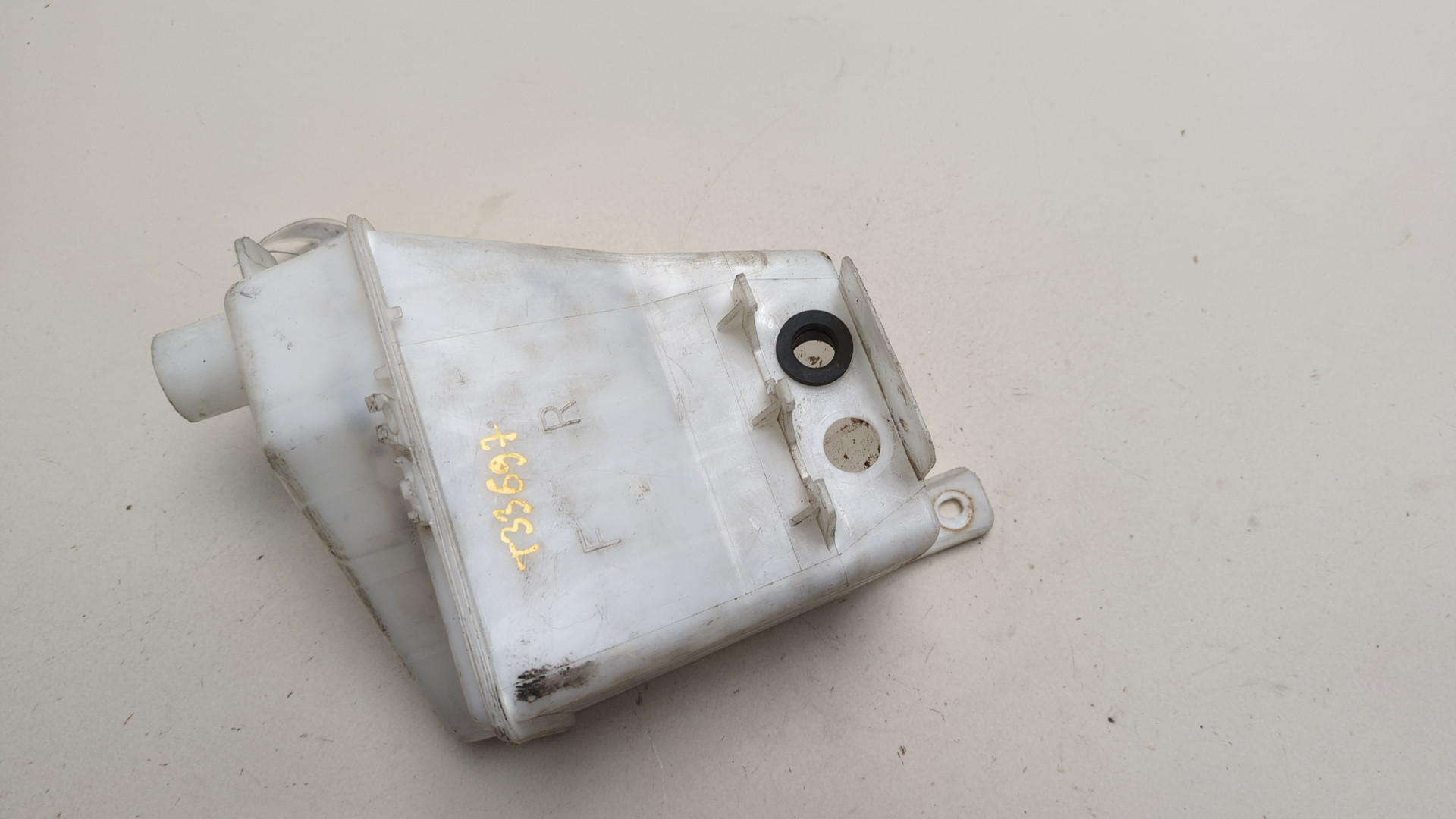 Бачок омывателя лобового стекла