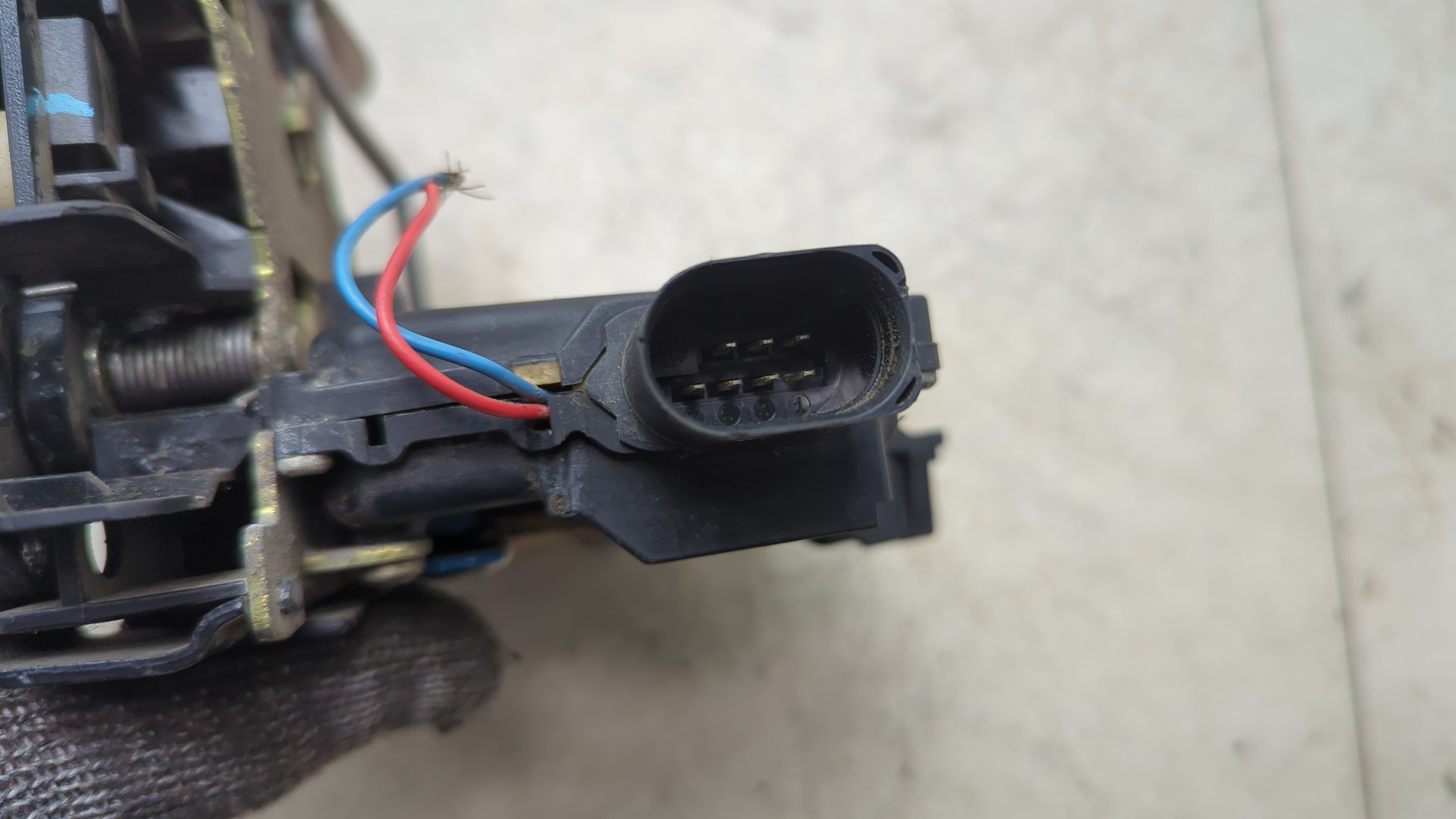 Замок двери задней правой