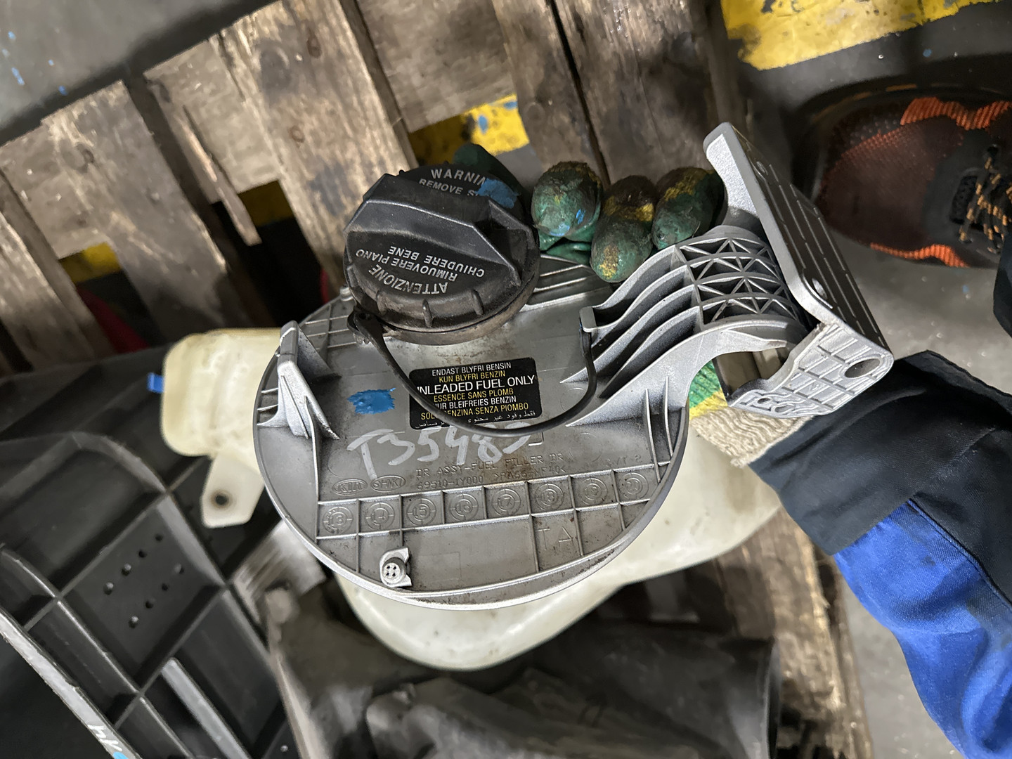 Лючок бензобака