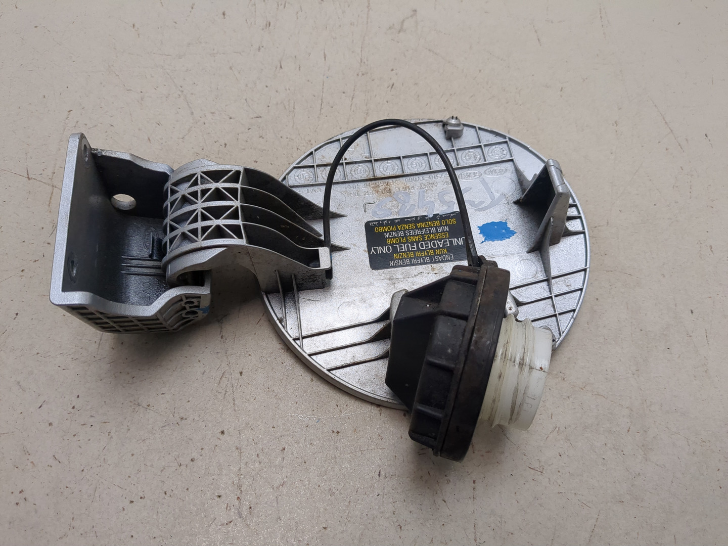 Лючок бензобака