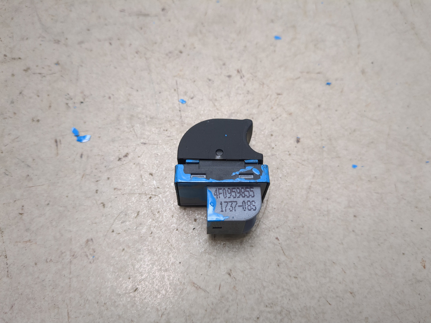 Кнопка стеклоподъемника