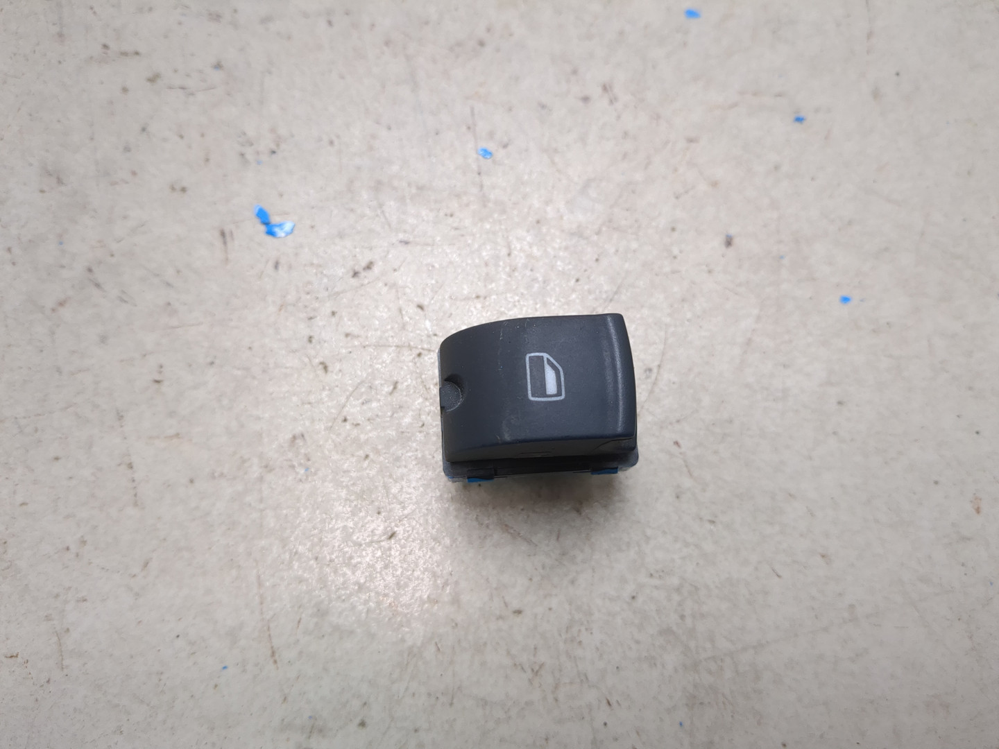 Кнопка стеклоподъемника