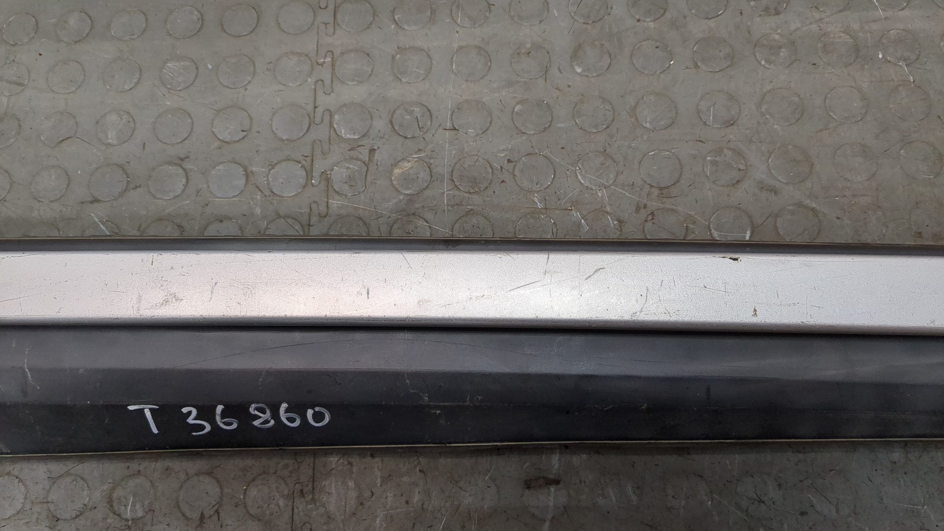 Рейлинг (релинг) правый (планка на крышу)