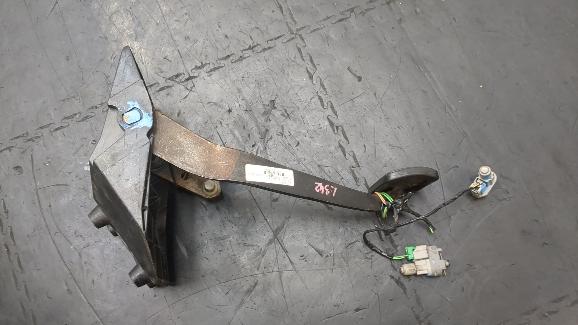 Педаль тормоза