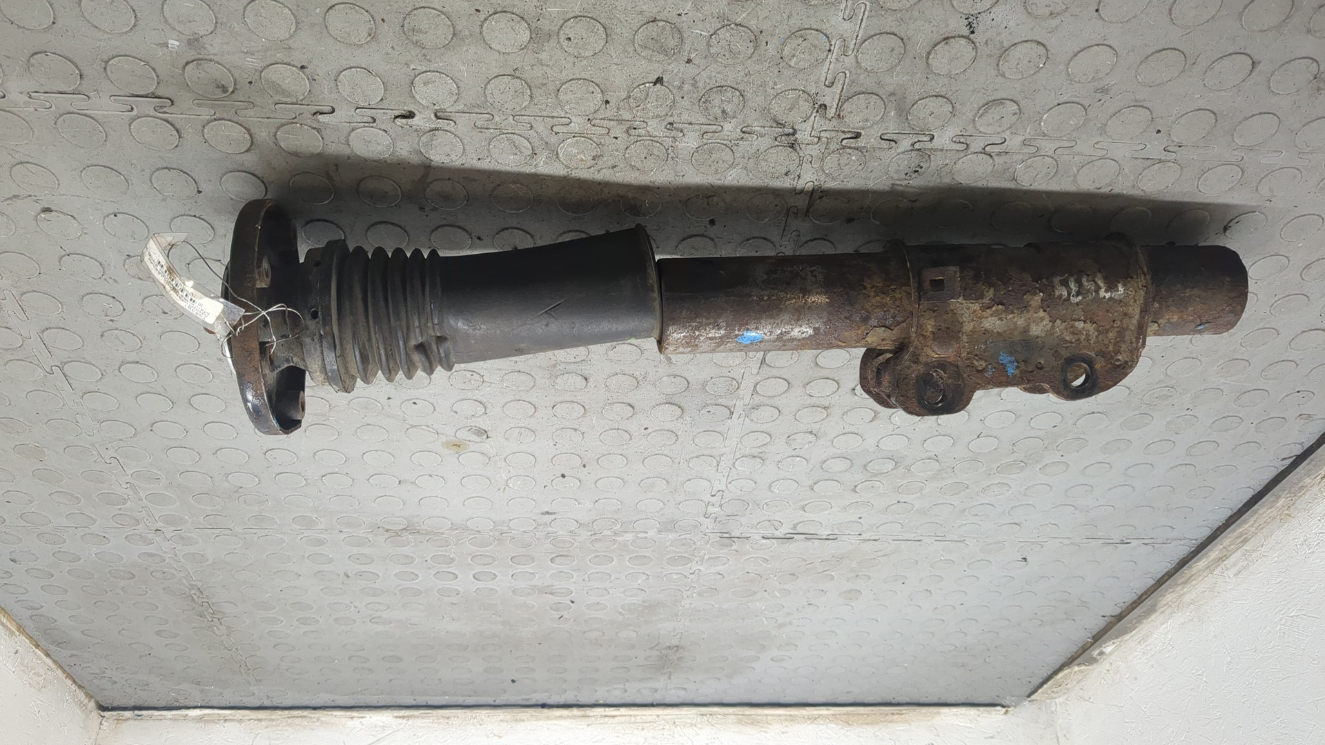 Амортизатор передний