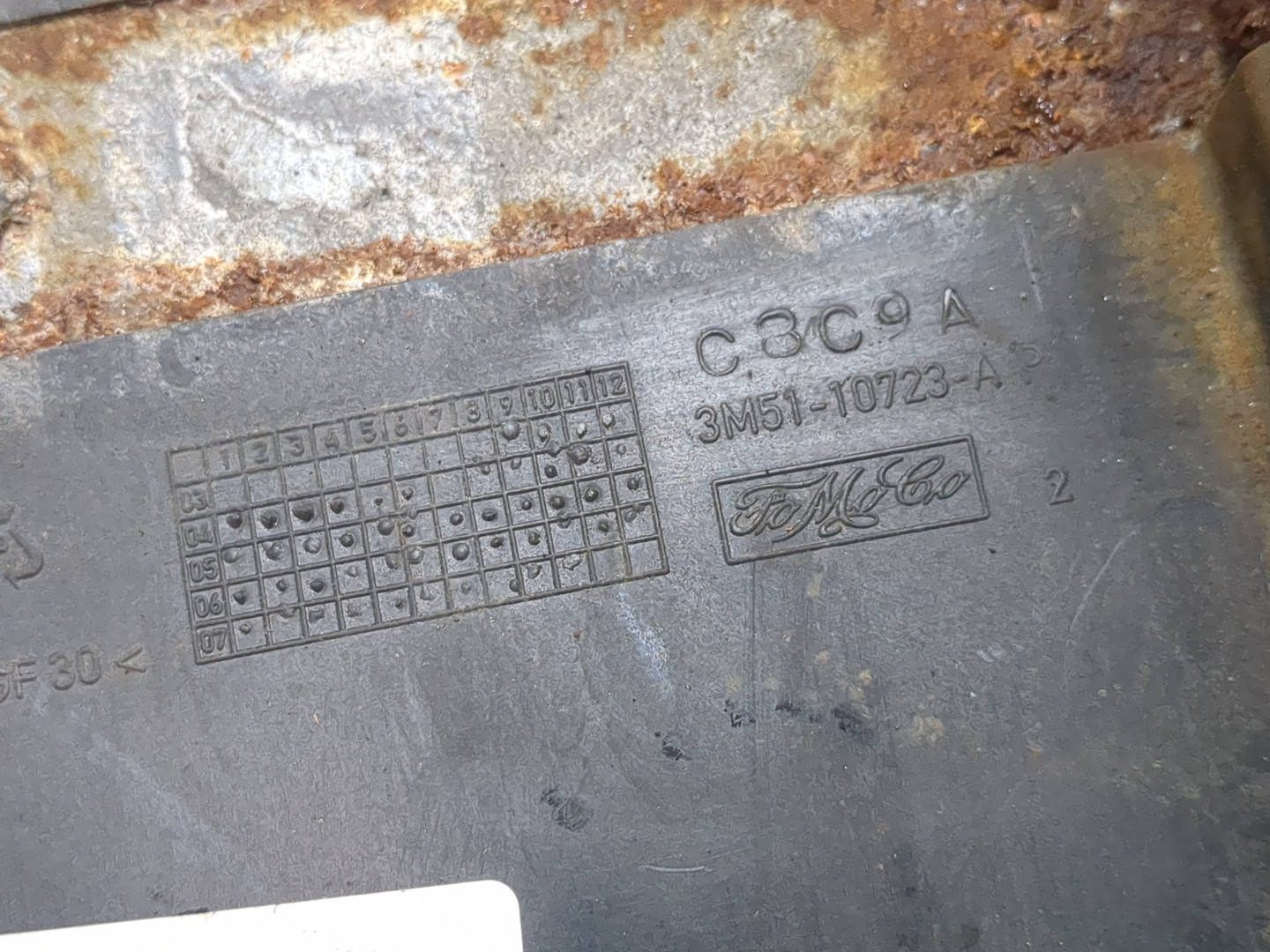 Площадка под аккумулятор (АКБ)