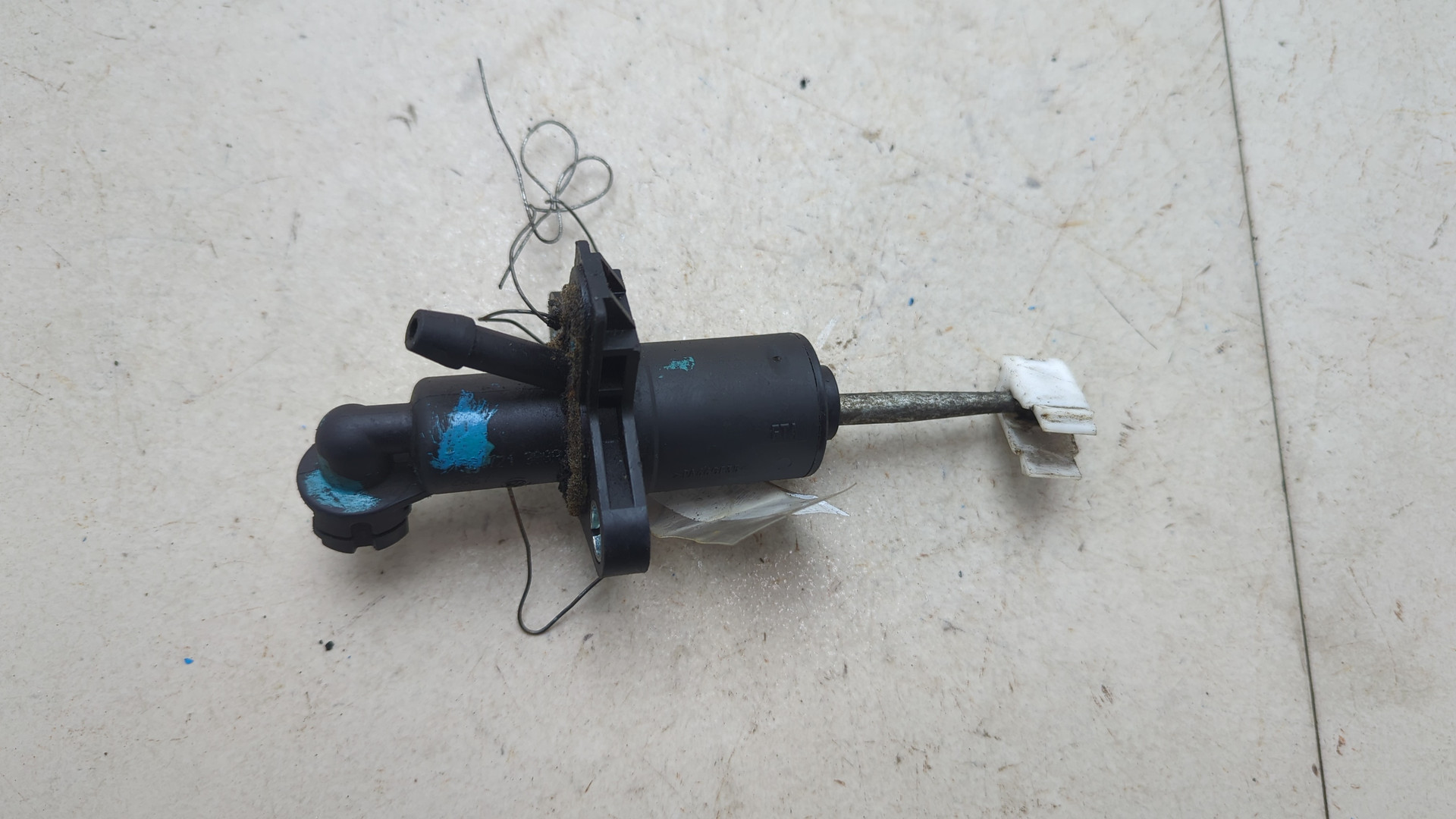 Цилиндр сцепления главный