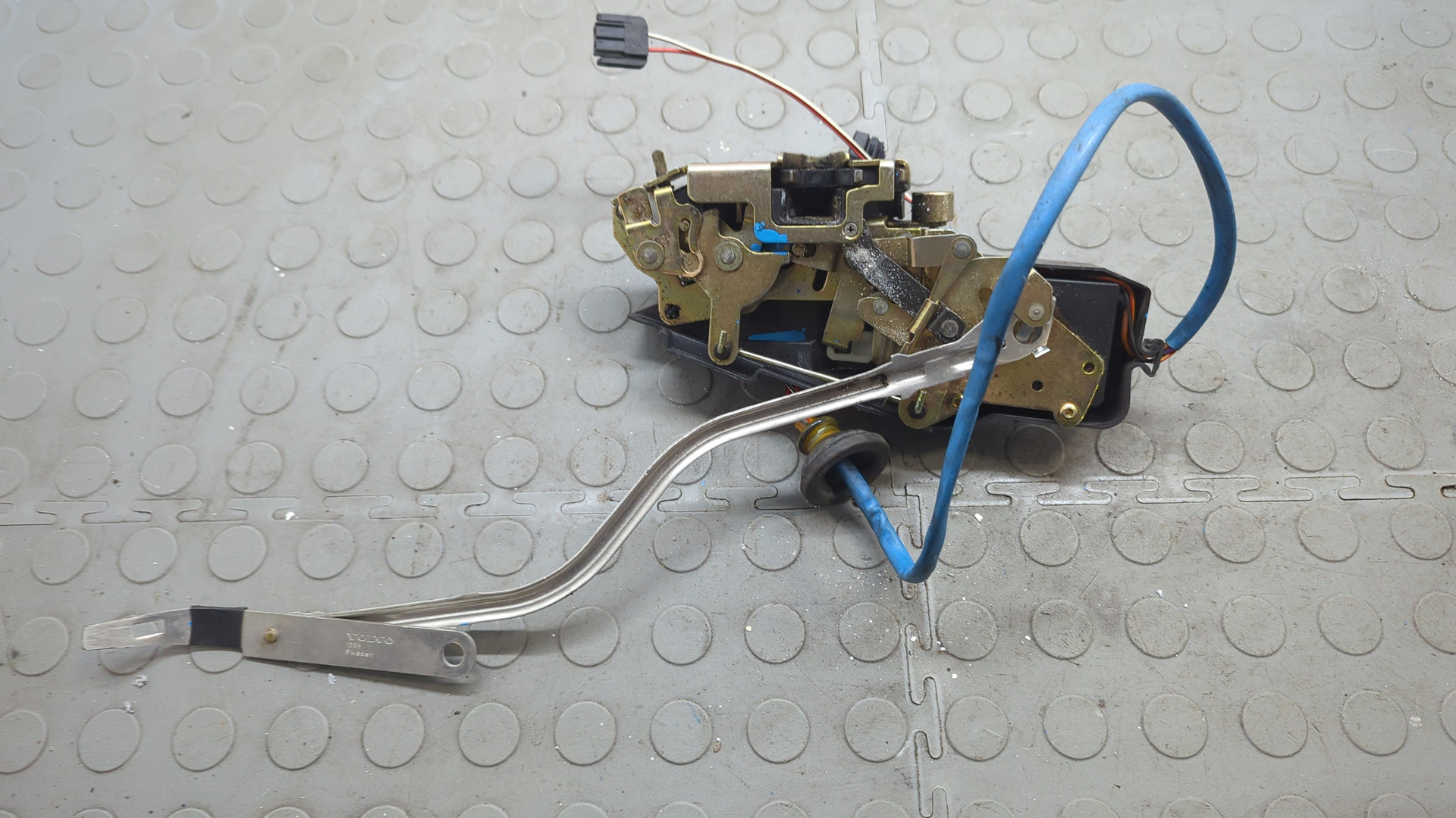 Замок двери задней правой