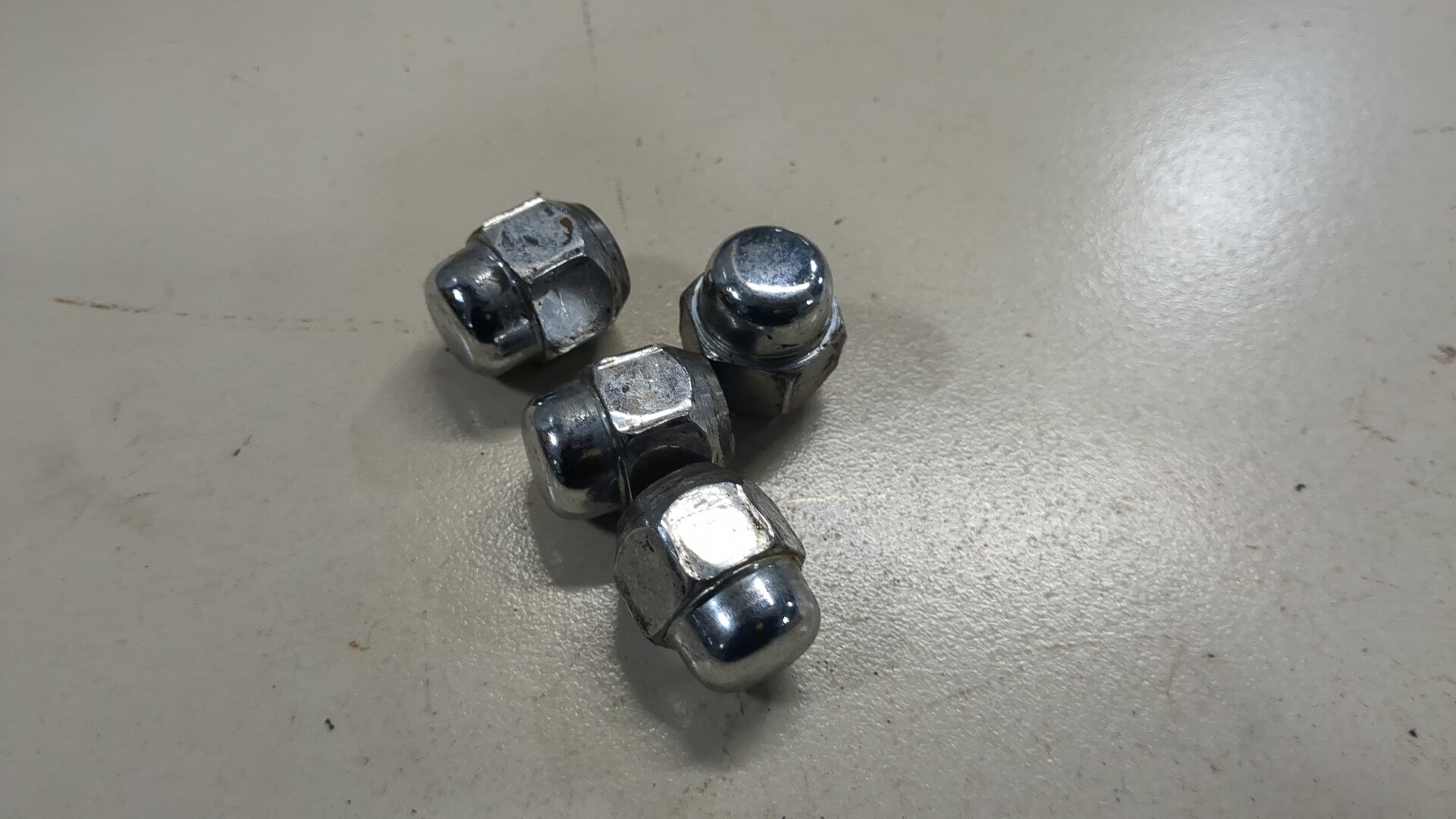 Гайка колеса