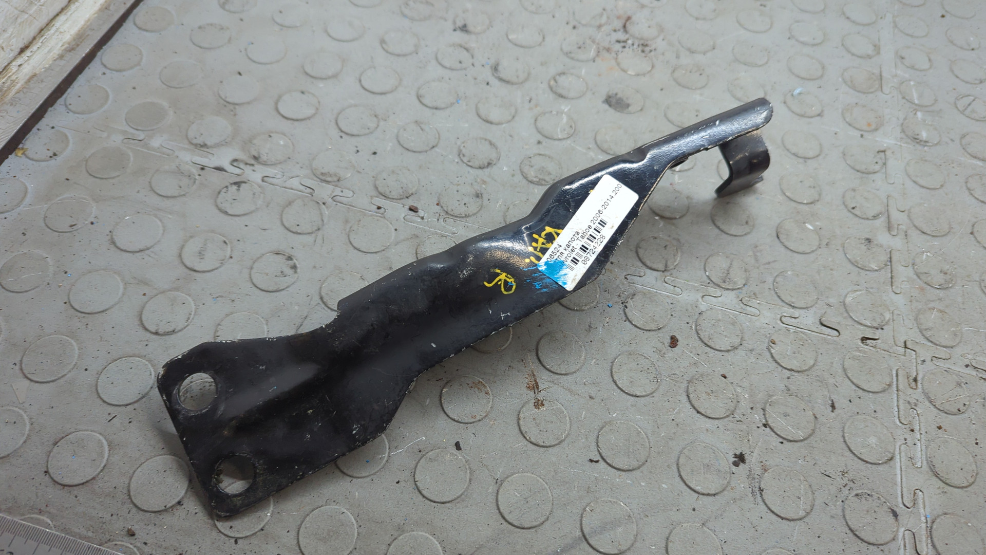 Петля капота левая