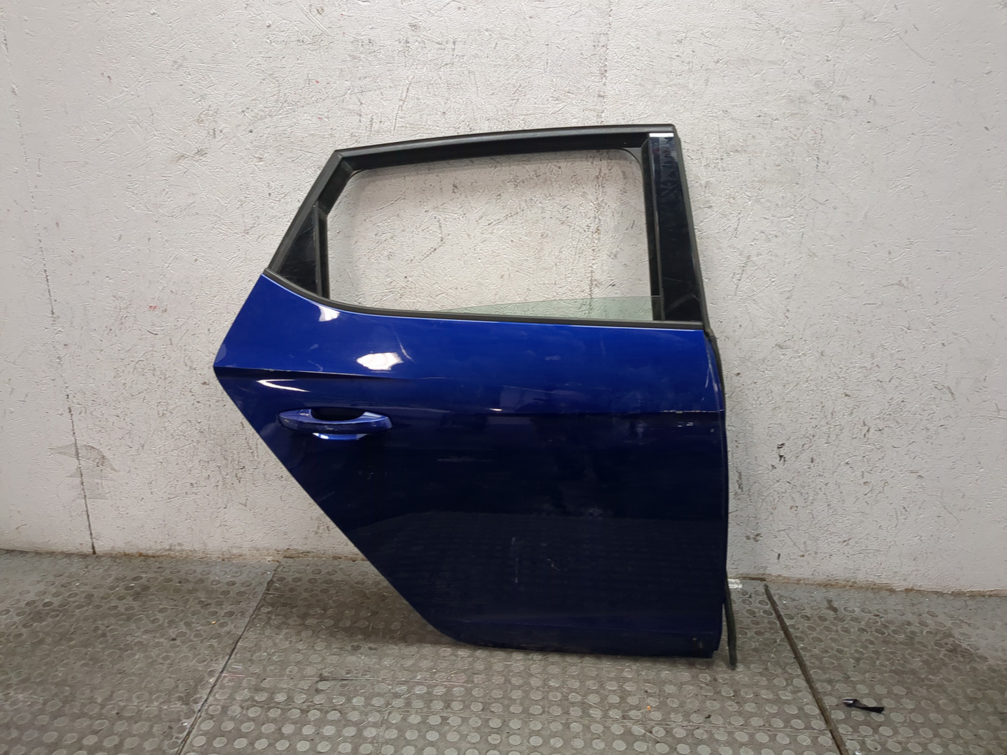 Дверь задняя правая