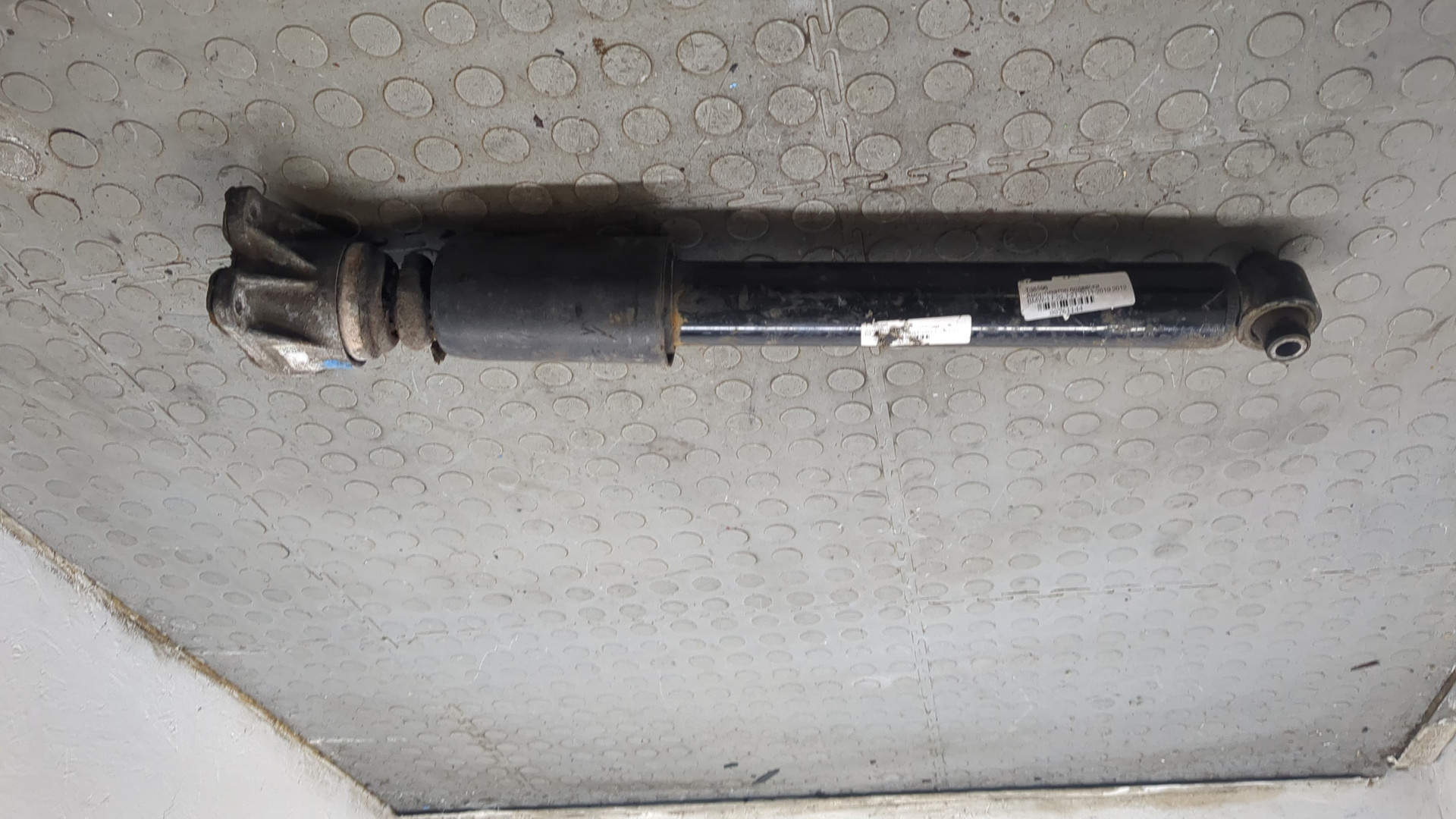 Амортизатор задний (стойка)