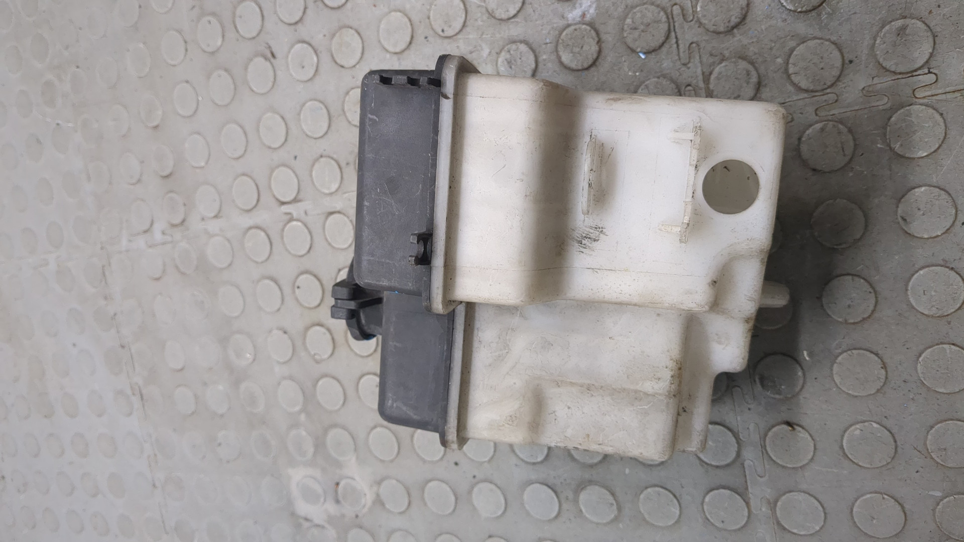 Бачок омывателя лобового стекла