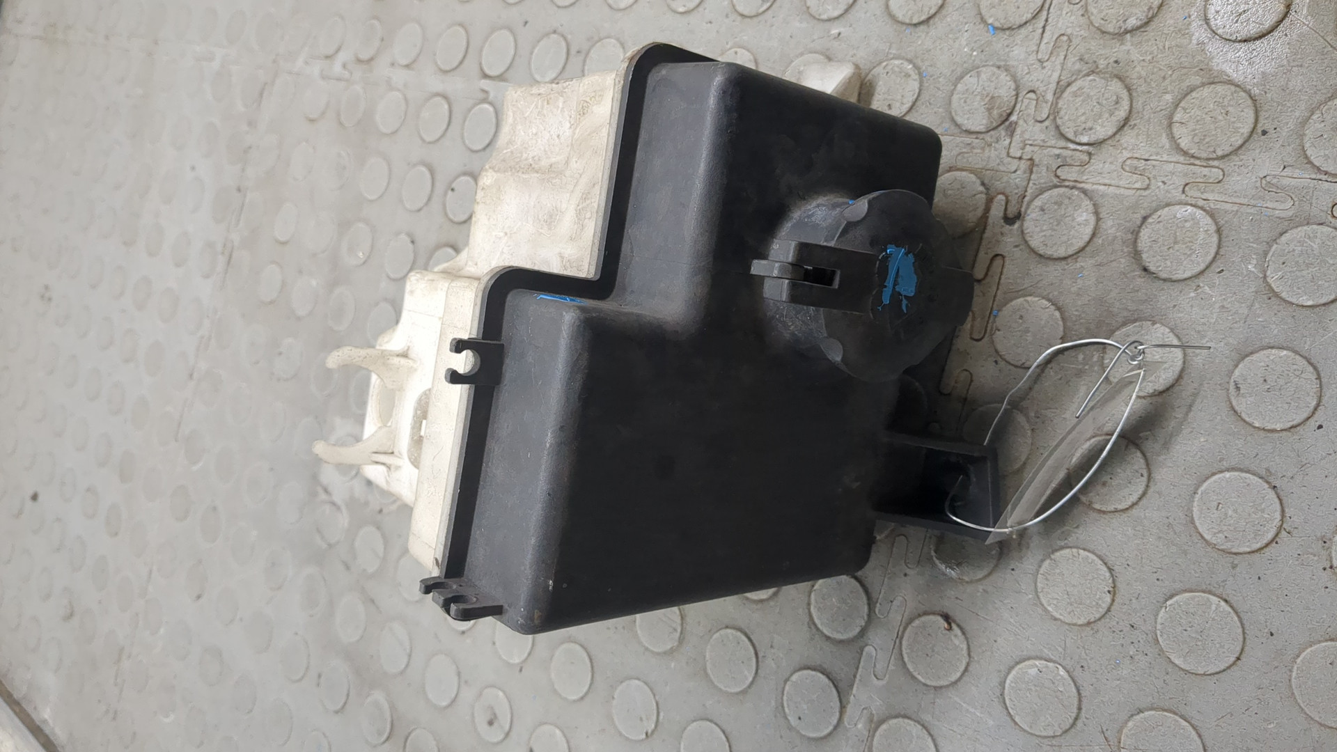 Бачок омывателя лобового стекла