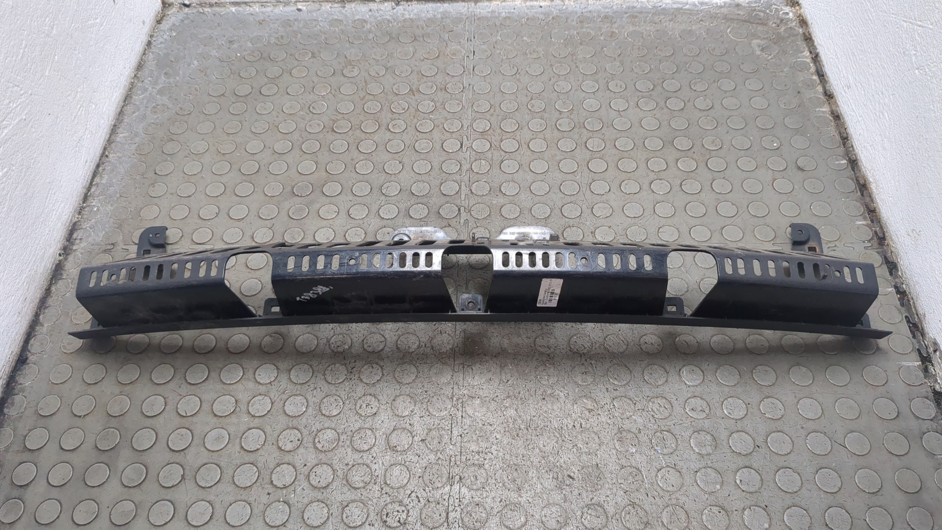 Кронштейн заднего бампера