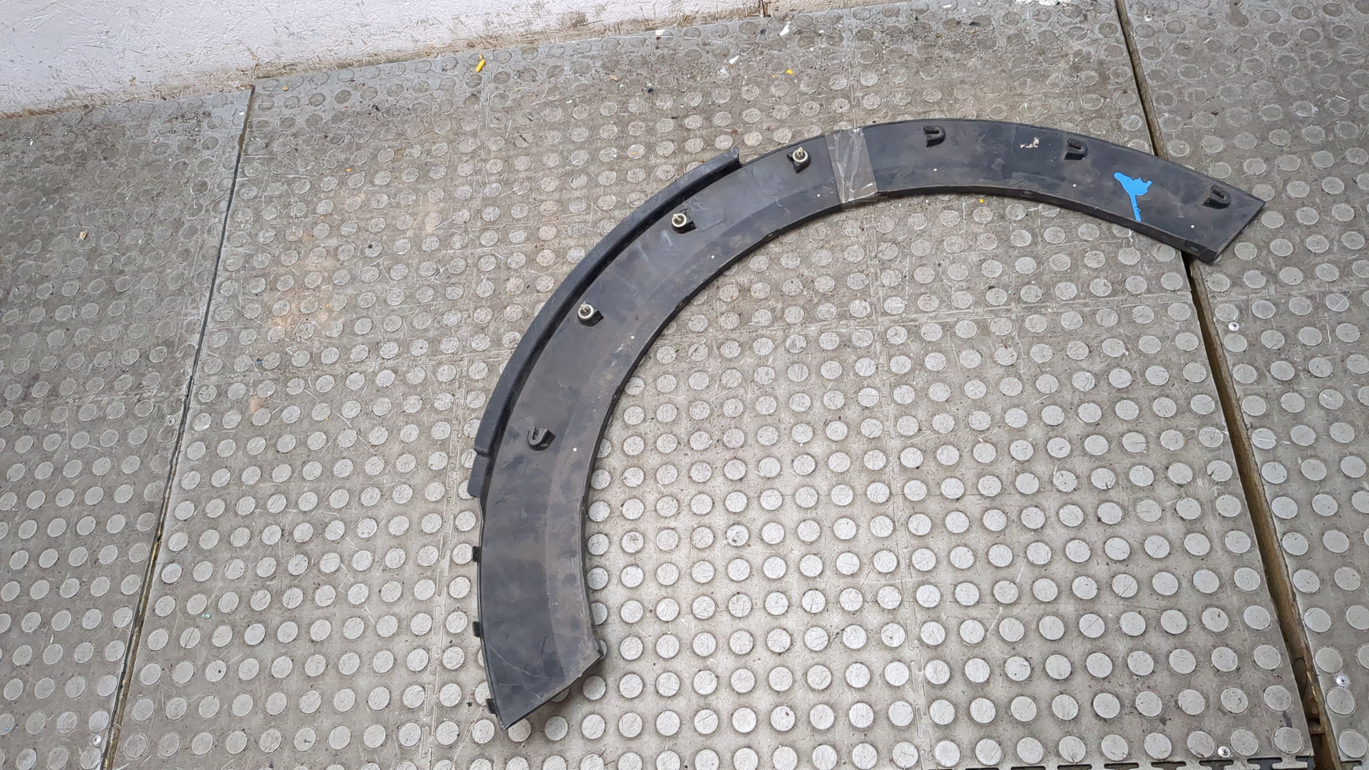 Накладка переднего крыла правого