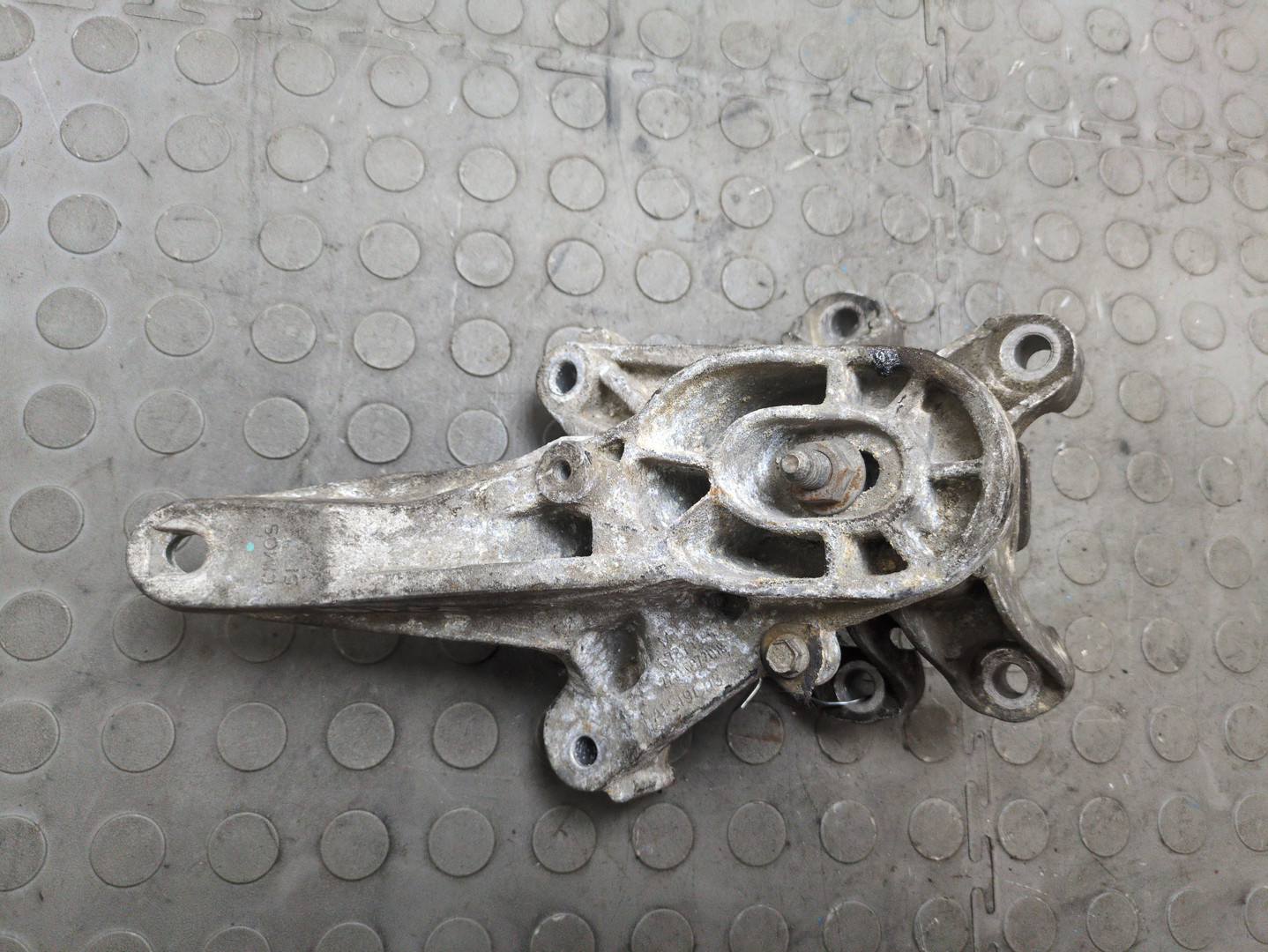 Опора двигателя