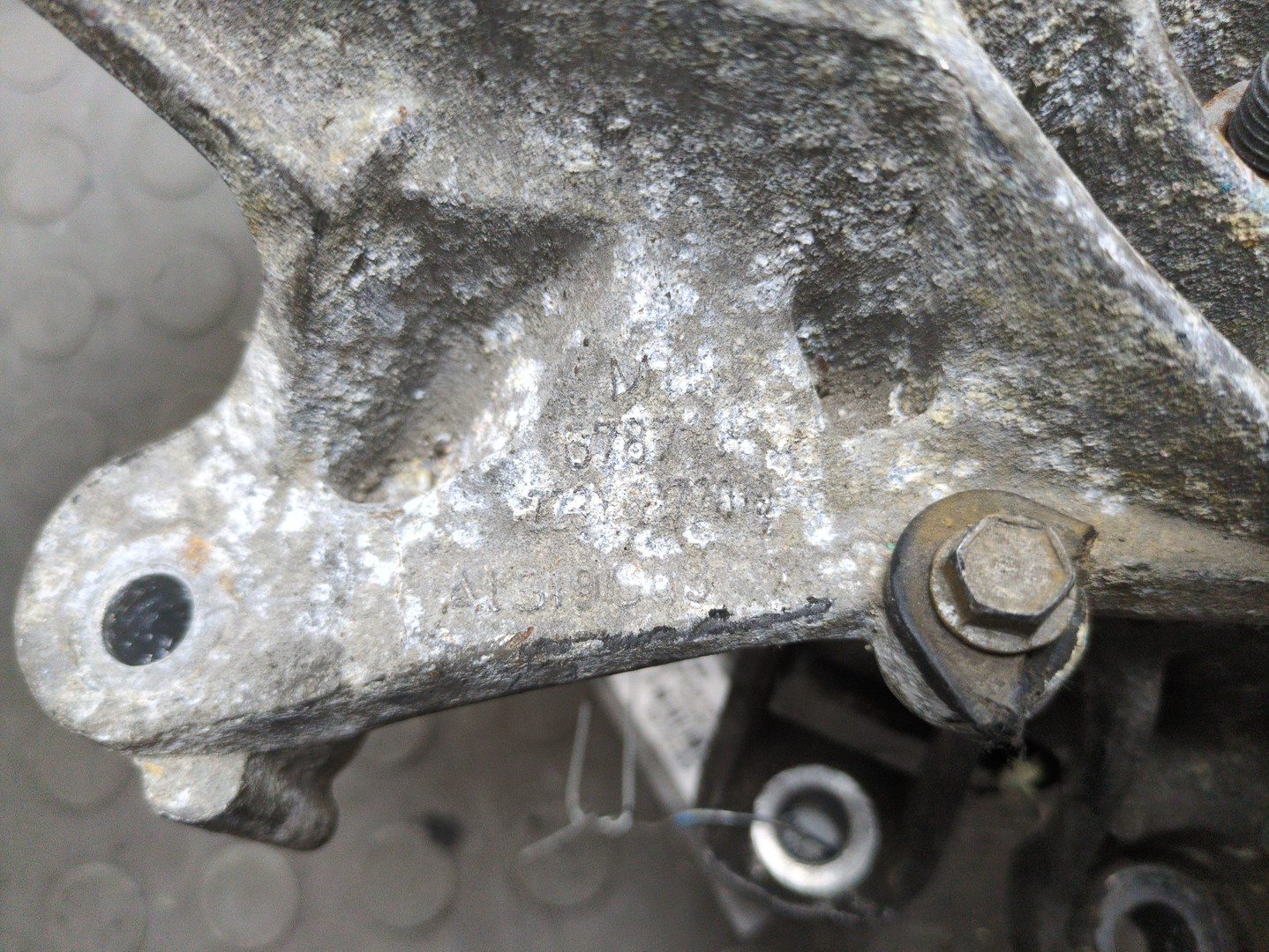 Опора двигателя