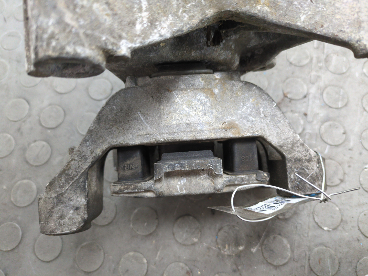 Опора двигателя