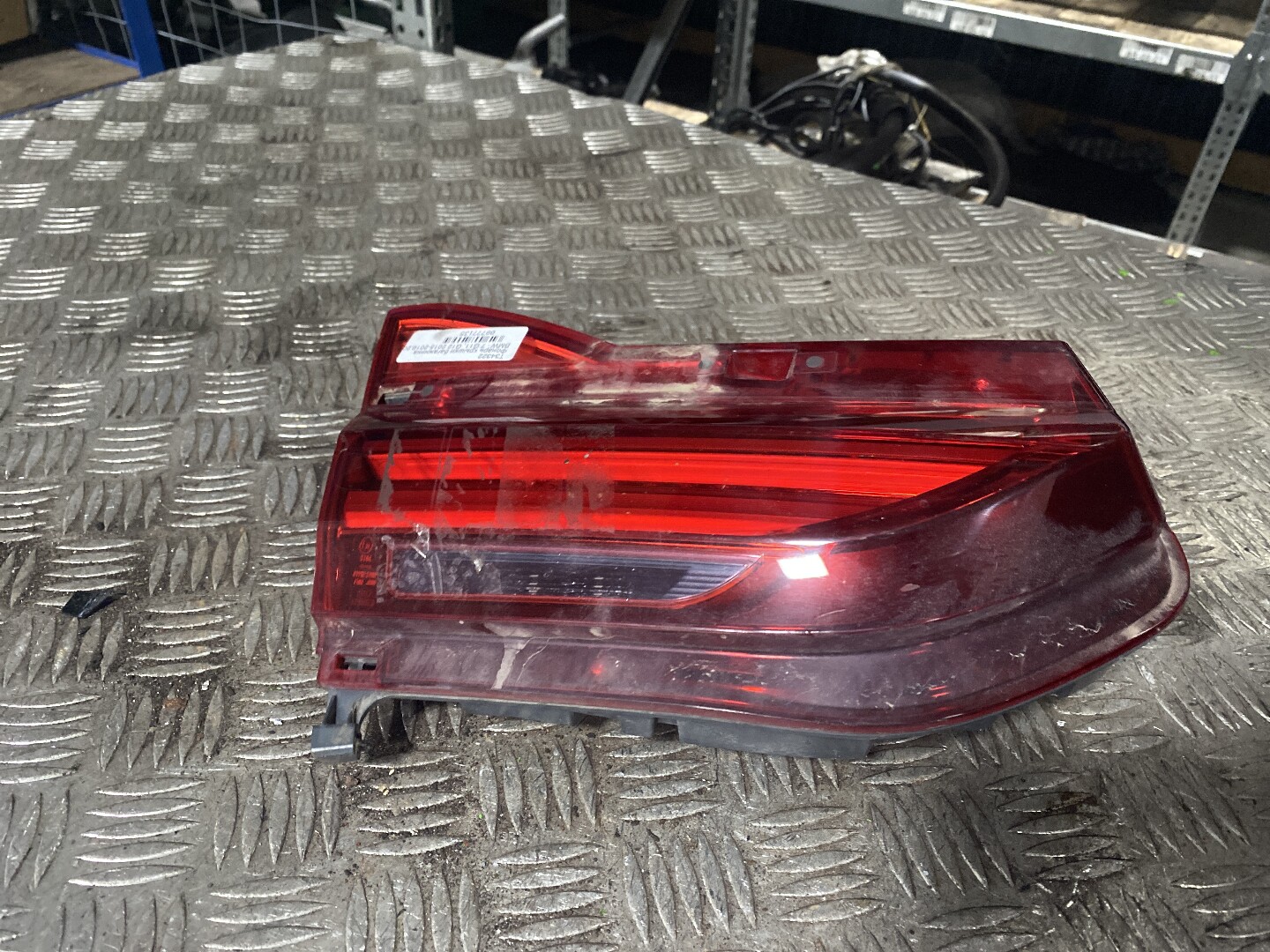 Фонарь задний внутренний левый