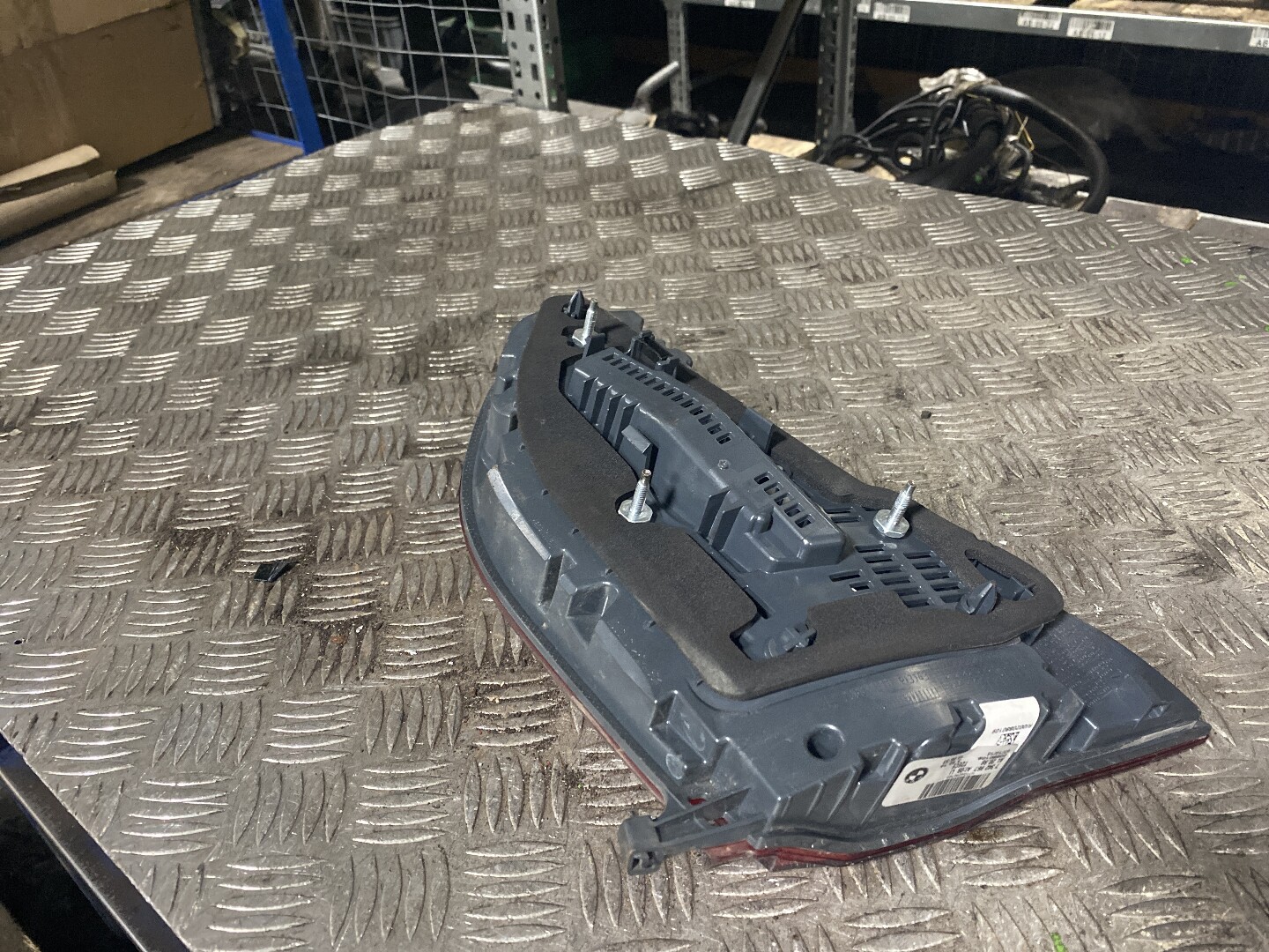 Фонарь задний внутренний левый